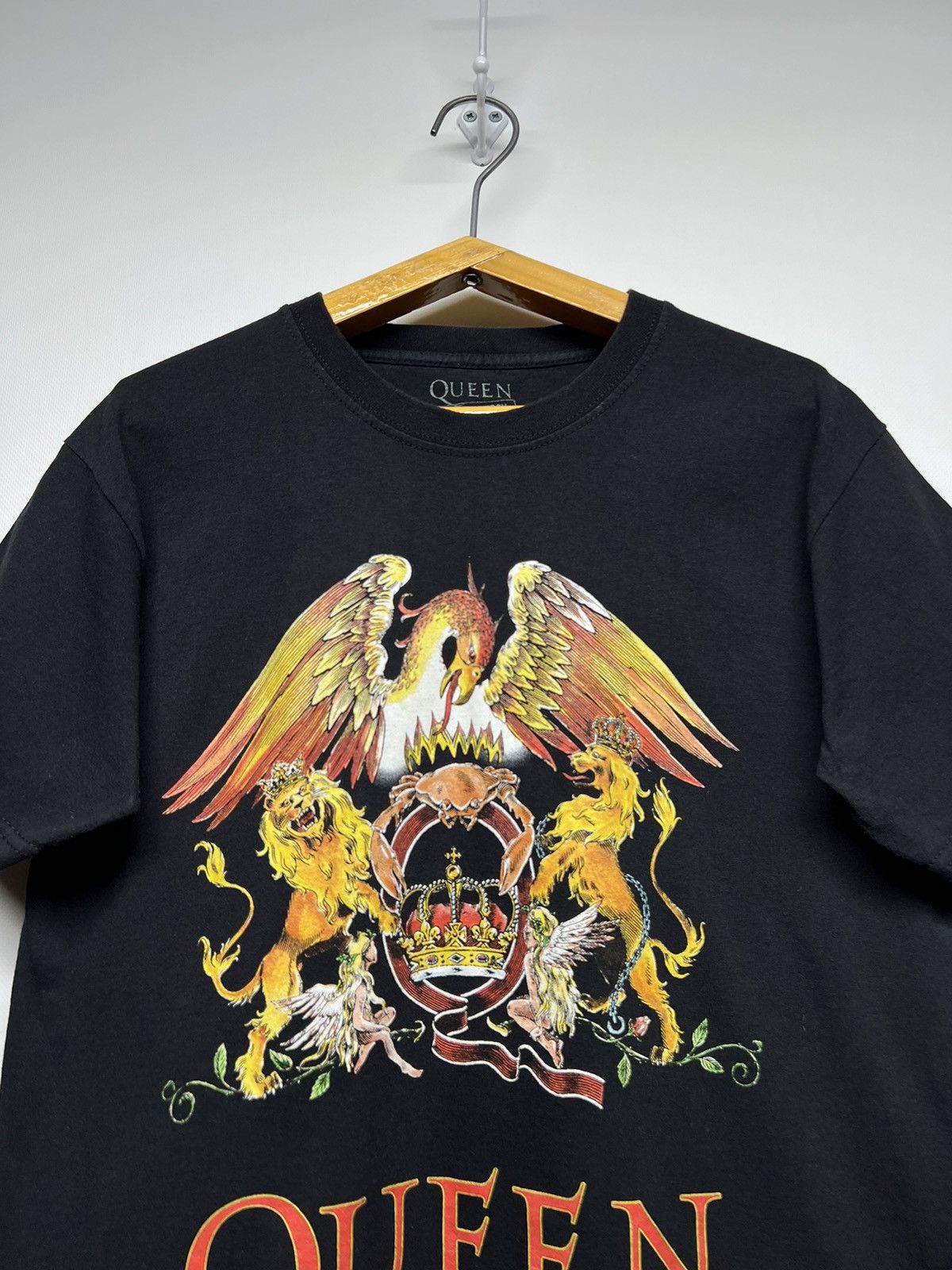 Band Tees × Vintage Vintage 2015 Queen Offical Merch Band T-Shirt Size US S / EU 44-46 / 1 - 3 Thumbnail