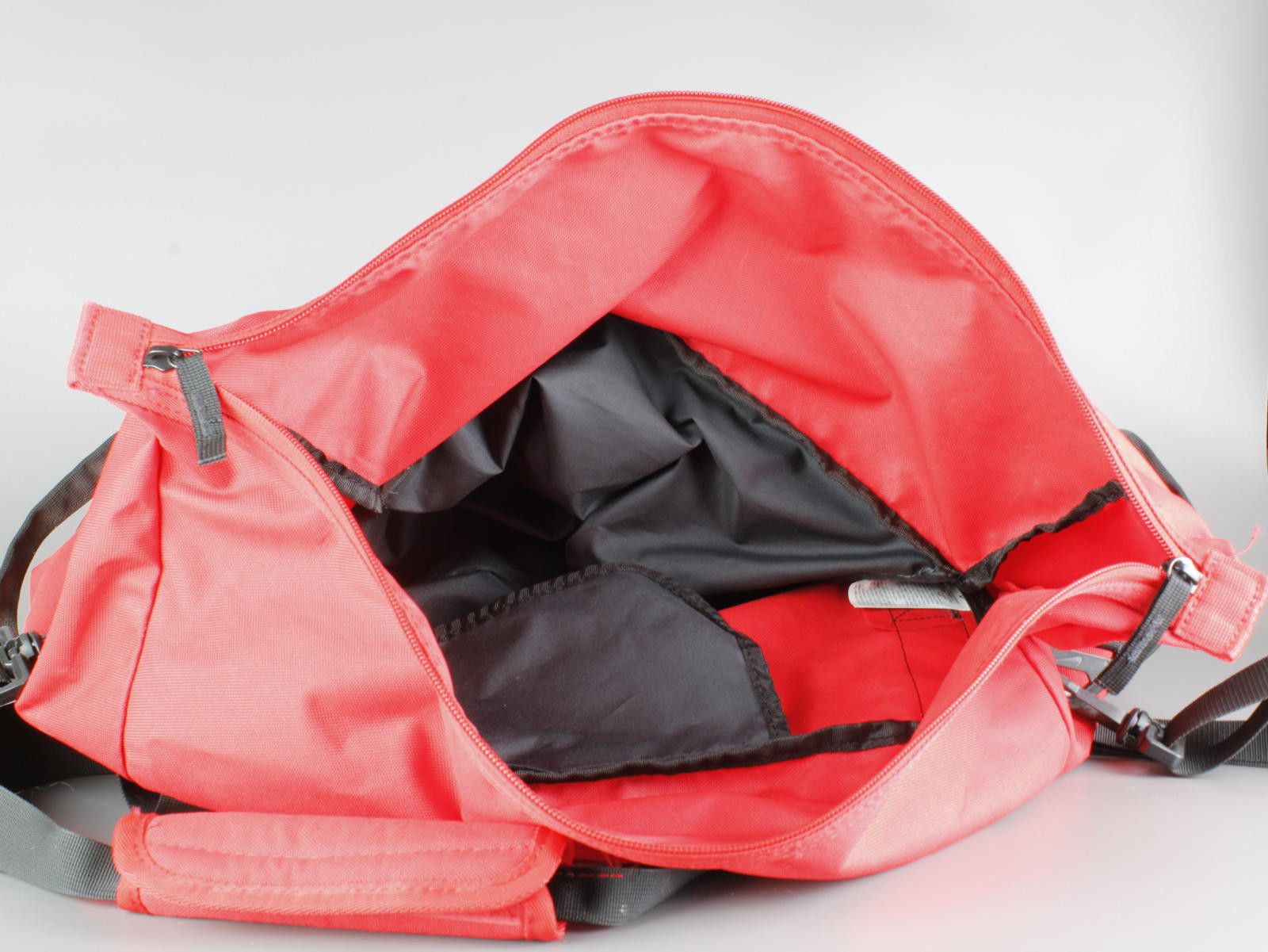 Nike Nike Red and Black Gym Bag with Adjustable Strap Size ONE SIZE - 6 Thumbnail