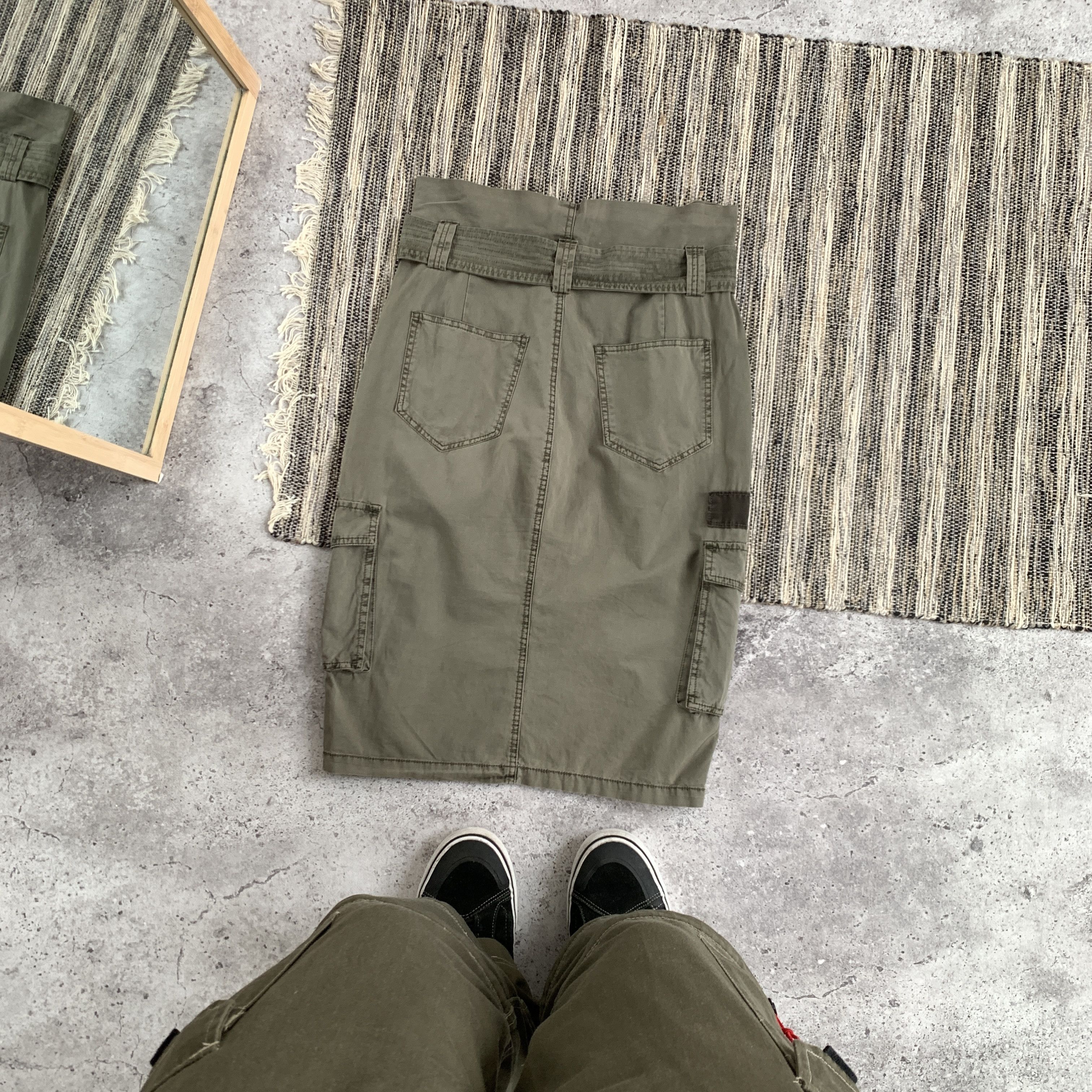 Japanese Brand Vintage Y2K Faded Women's Khaki Bondage Low RIse Midi Skirt Size 26" / US 2 / IT 38 - 2 Thumbnail