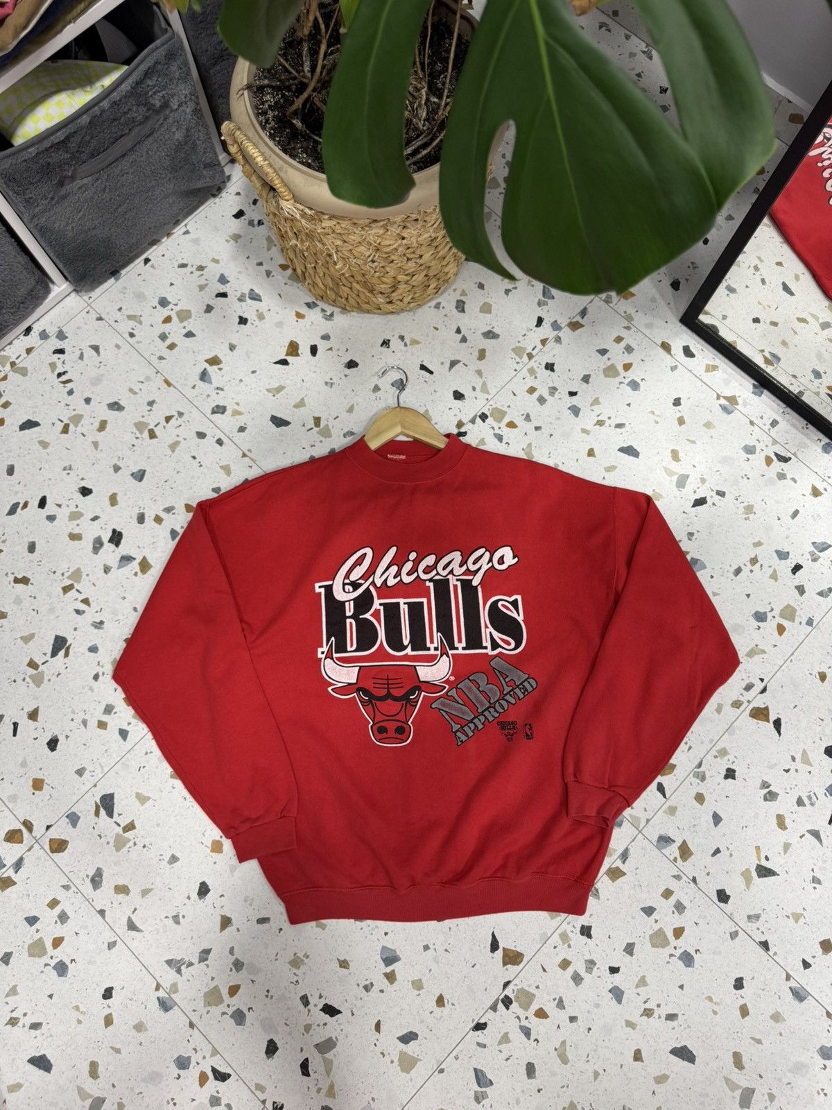 NBA Chicago Bulls NBA vintage red sweatshirt size M Size US M / EU 48-50 / 2 - 2 Thumbnail