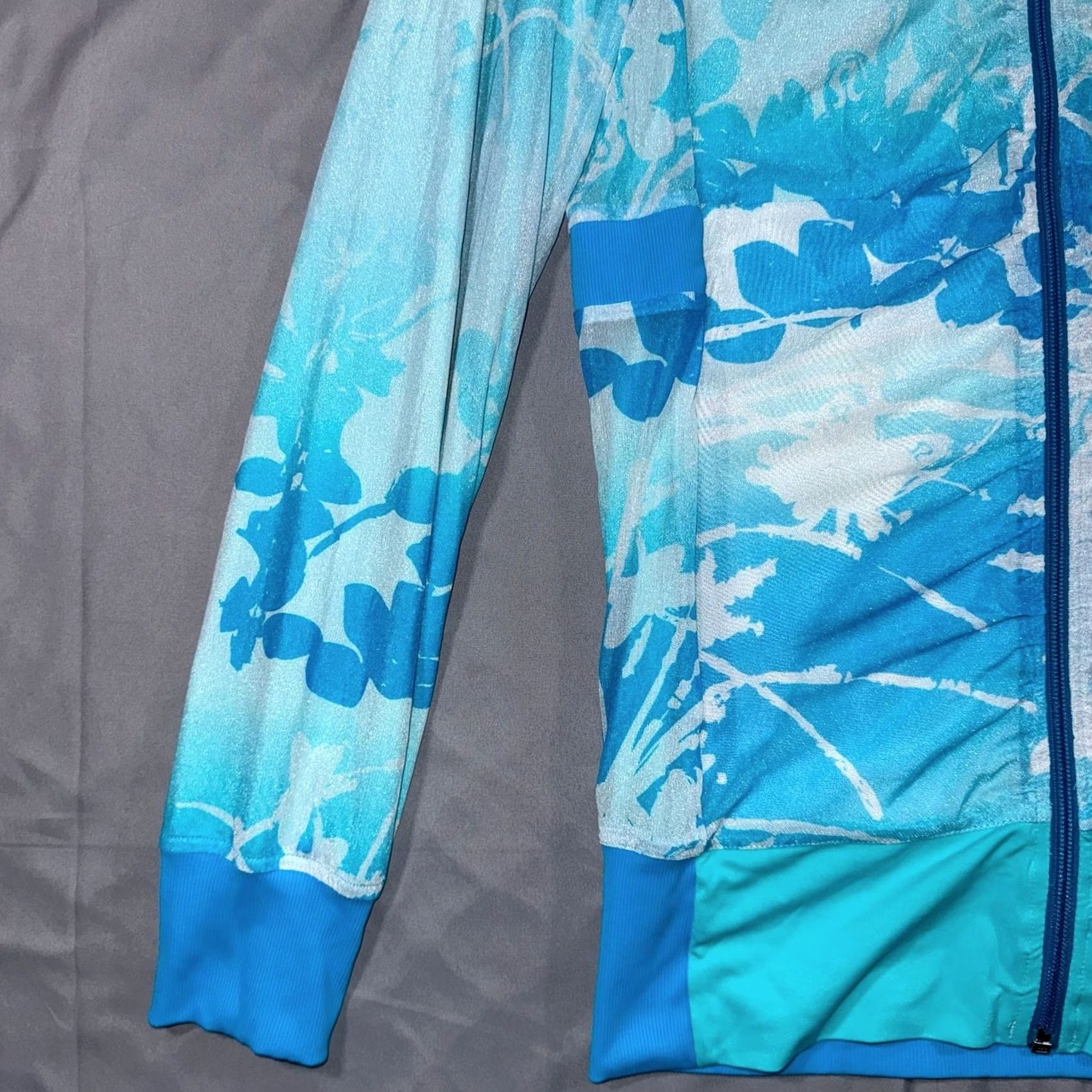Lululemon Lululemon Reversible Raja Floral Track Jacket Women's Medium Blue Floral Zip Jacket Size M / US 6-8 / IT 42-44 - 5 Thumbnail