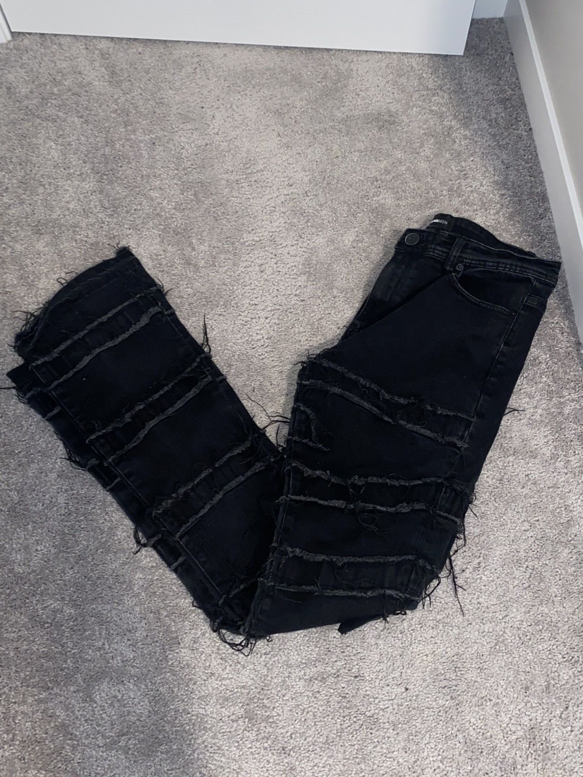 Fashion Nova Black distressed jeans Size US 32 / EU 48 - 2 Thumbnail