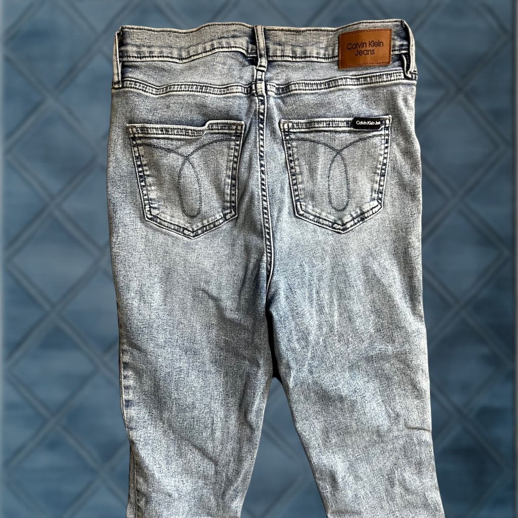 Calvin Klein Calvin Klein Jeans Womens Size 27 Med Wash High Rise Skinny Jeans Raw Hem Size 27" / US 4 / IT 40 - 1 Thumbnail