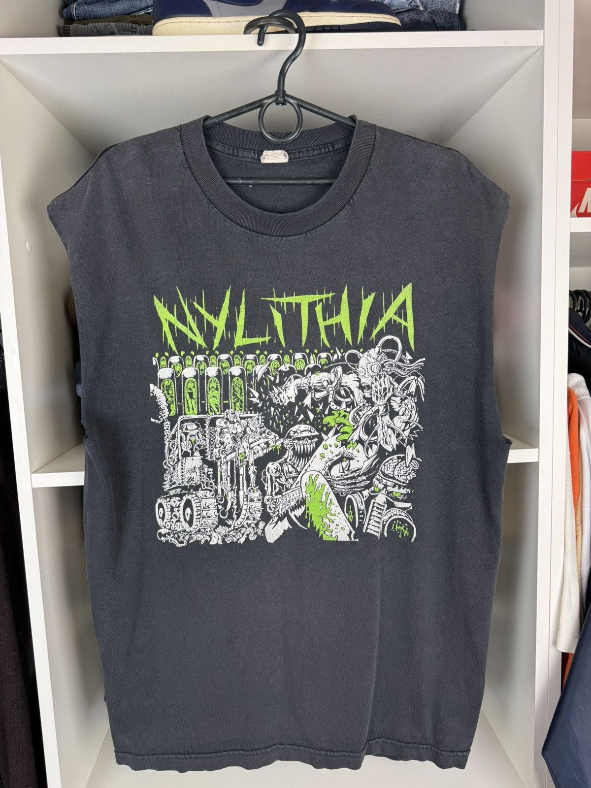 Nylithia Band Cropped Sleeve T-Shirt
