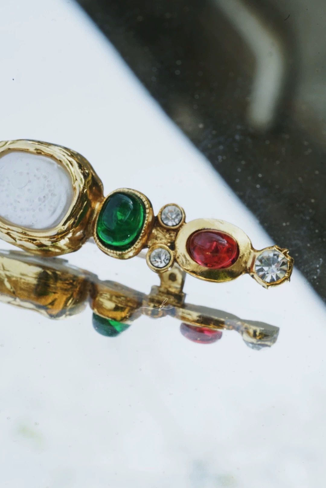 Chanel CHANEL Vintage Red Green Gripoix Bar Brooch Size ONE SIZE - 3 Thumbnail