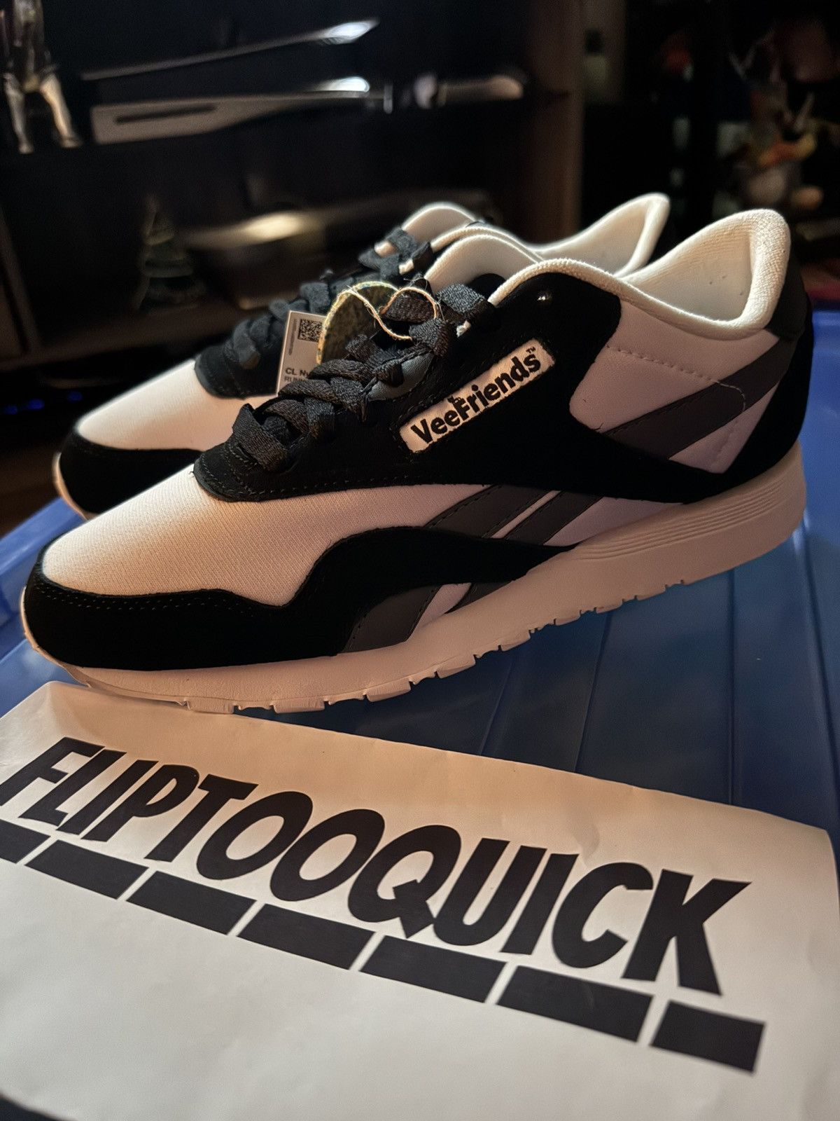 Reebok Vee Friends Gary Vee Reebok Classics Accountable Ant Size US 7 / EU 40 - 1 Thumbnail