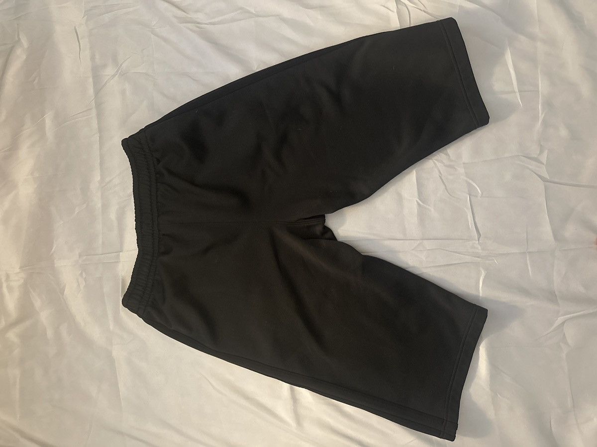 Adidas × NBA Vintage Adidas Los Angeles Lakers over the knee shorts Size US 34 / EU 50 - 4 Thumbnail