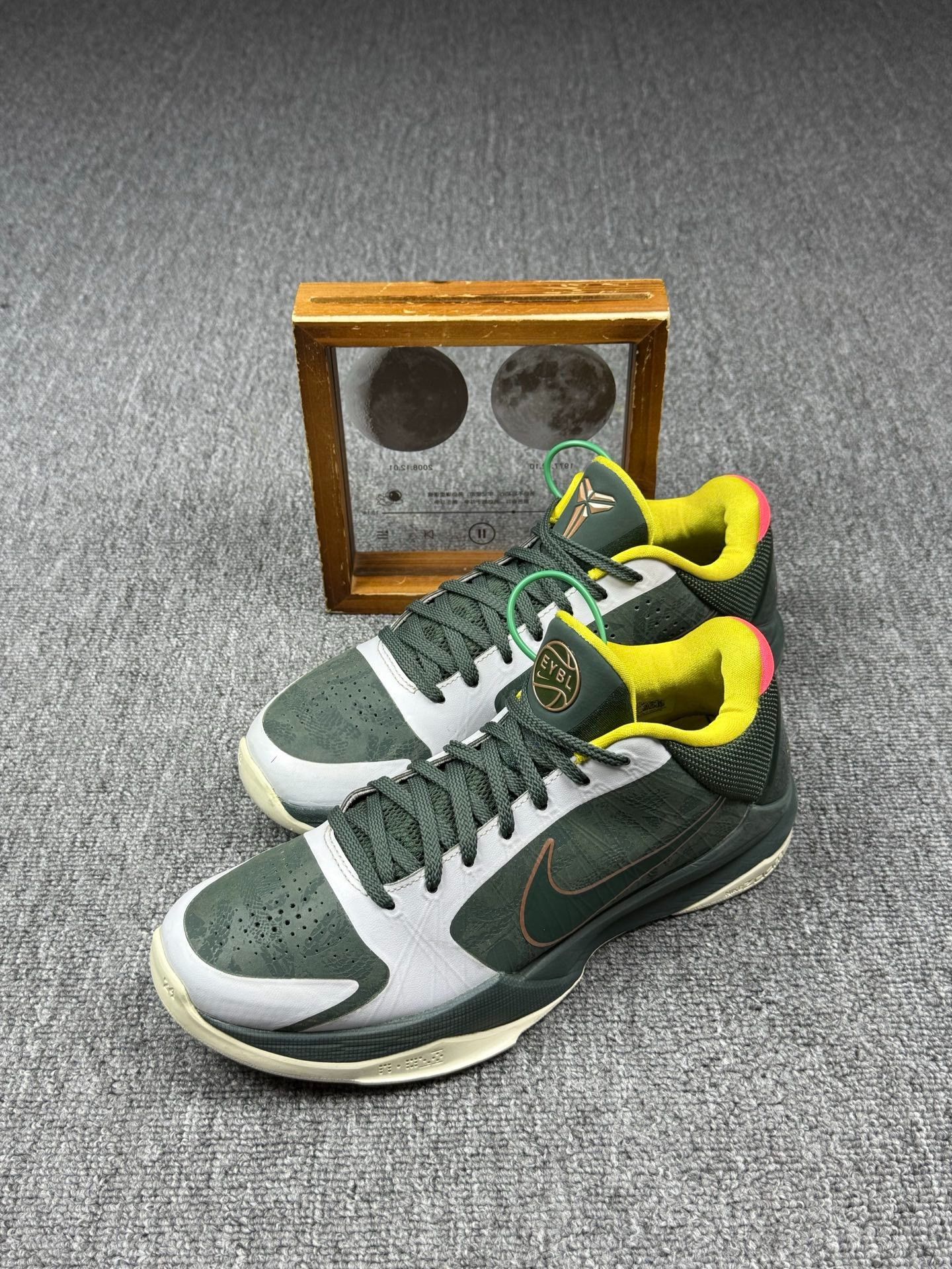 Nike Nike KOBE5 Green Lowtop Sneakers 9 Men Size US 9 / EU 42 - 1 Thumbnail