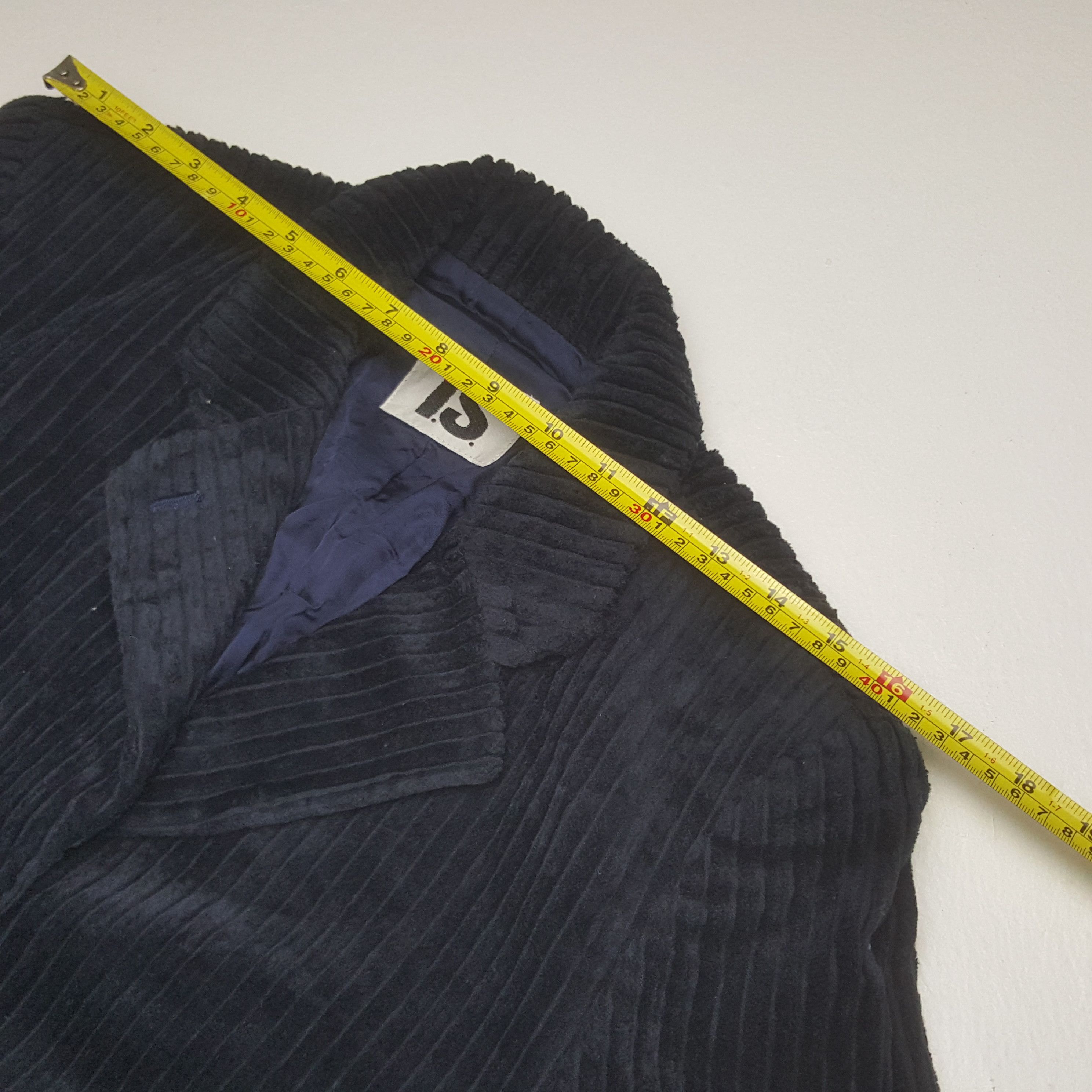 Issey Miyake Vintage Issey Miyake Classic Velvet Jacket Size XS / US 0-2 / IT 36-38 - 5 Thumbnail