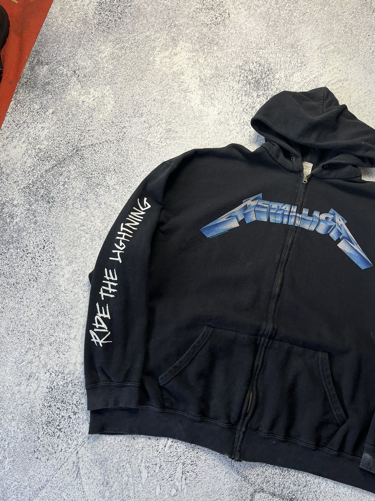 Band Tees Metallica 2017 hoodie RIDE THE LIGHTNING hooded sweatshirt Size US XXL / EU 58 / 5 - 4 Thumbnail