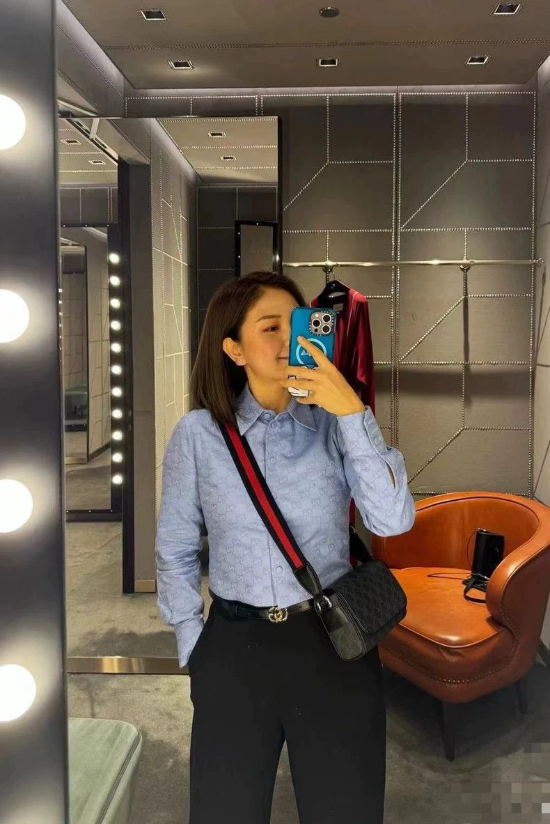 Gucci Gucci Short long-sleeved shirt with full print logo 2501-Ne Size US XXS / EU 40 - 8 Thumbnail