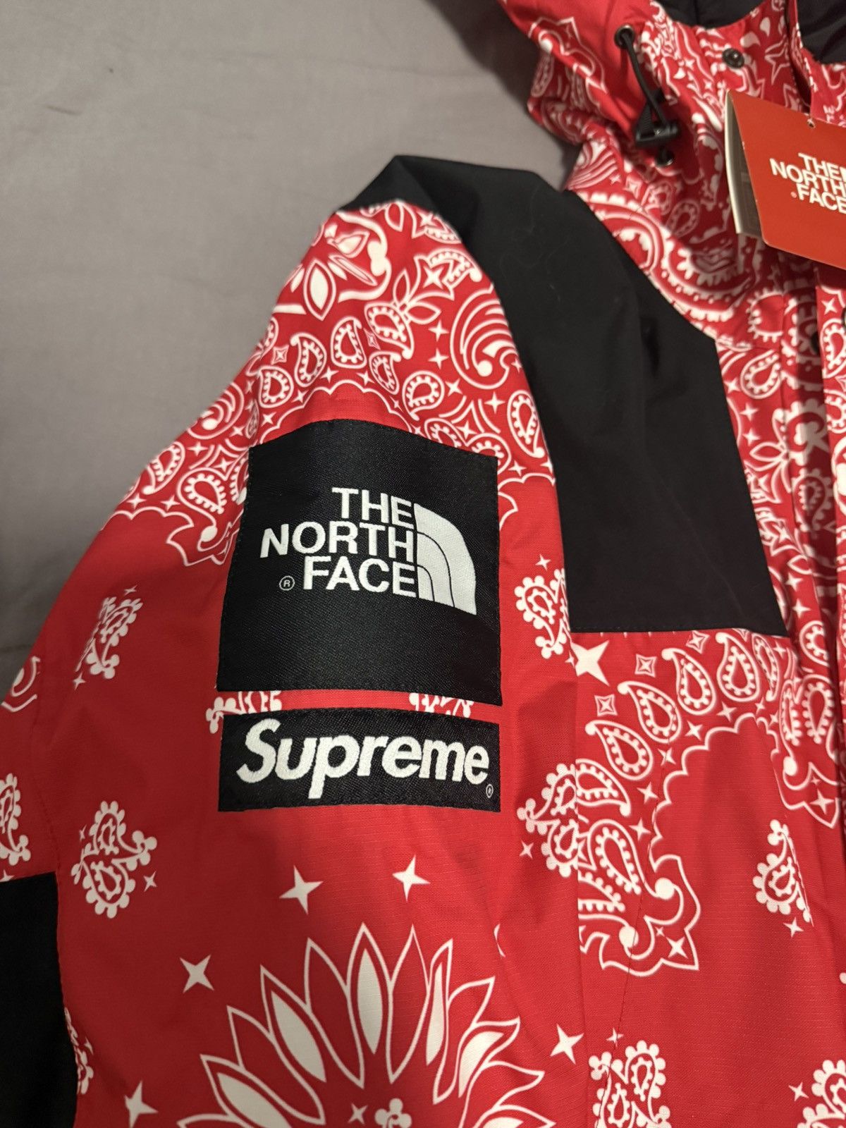 Supreme × The North Face Supreme tnf north face Red bandana Paisley mountain Jacket Size US S / EU 44-46 / 1 - 9 Thumbnail