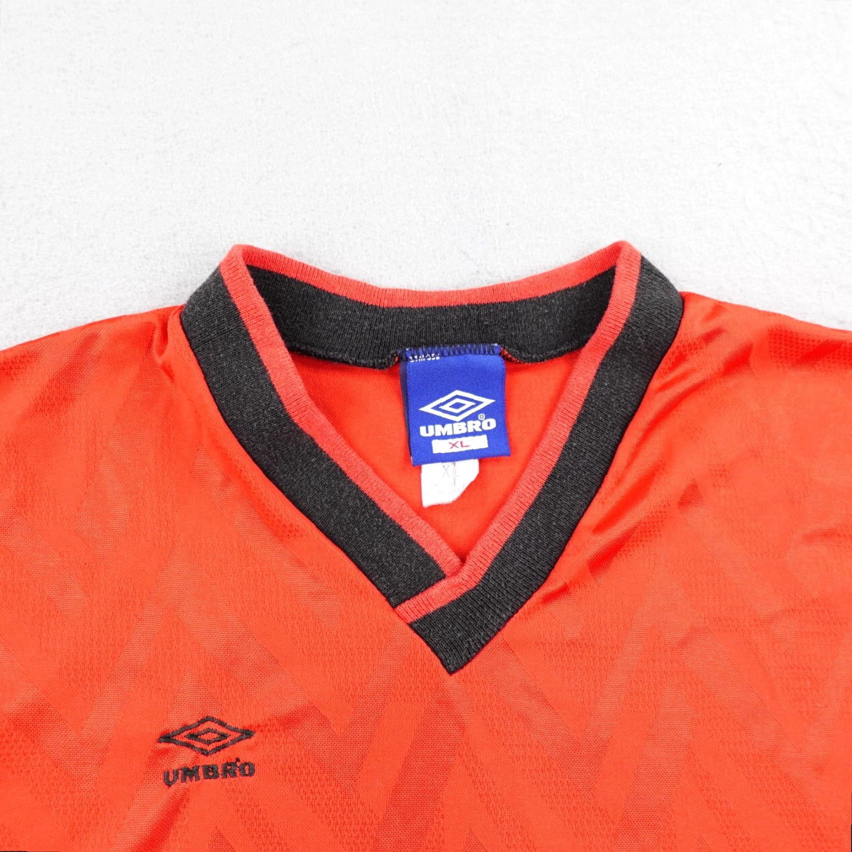 Umbro Vintage Umbro Shirt Mens XL Red Zig Zag Soccer Jersey Satin Silky 90s USA #14 Size US XL / EU 56 / 4 - 2 Thumbnail