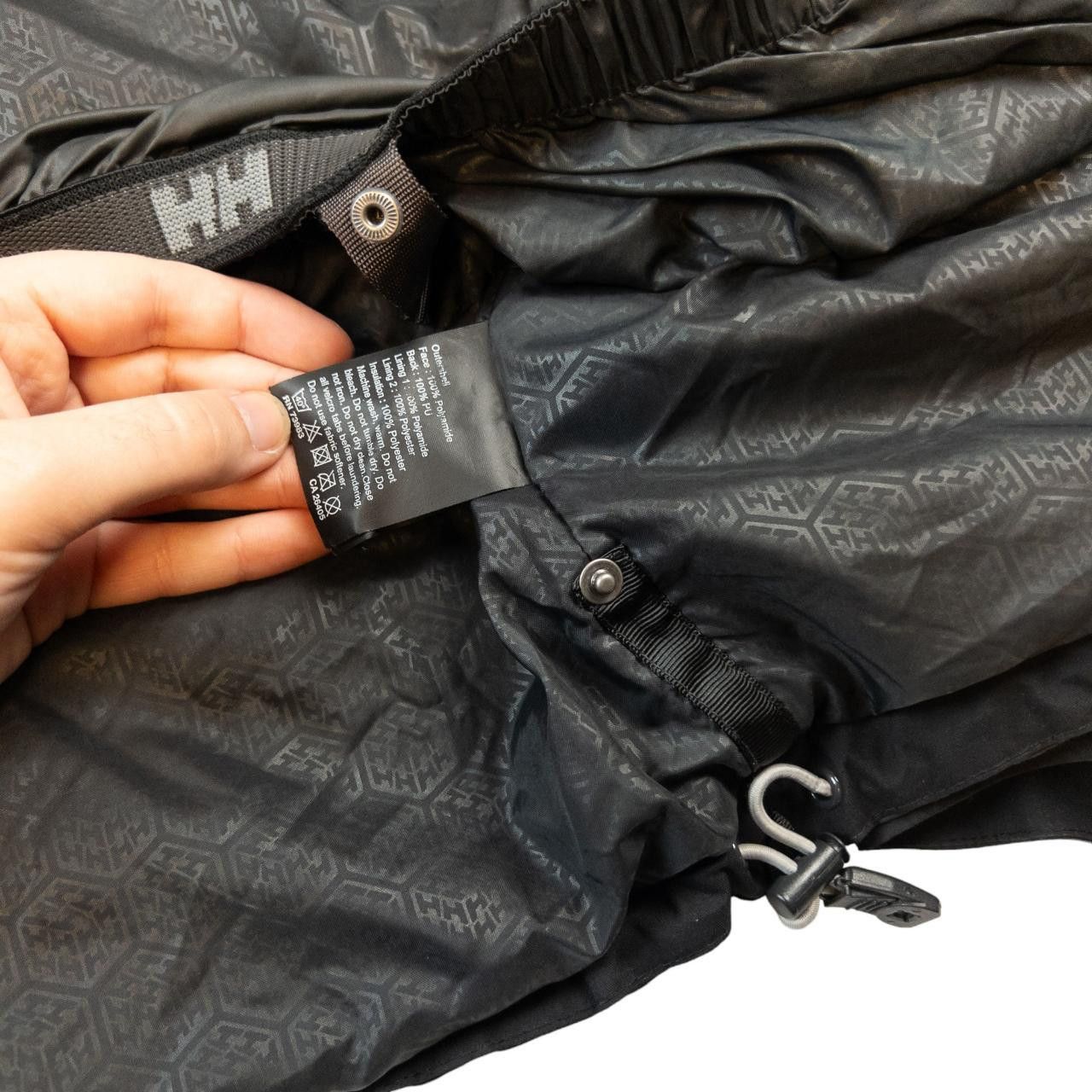 Helly Hansen Vintage Helly Hansen Zip Up Snowboarding Jacket Size L Size US L / EU 52-54 / 3 - 5 Thumbnail