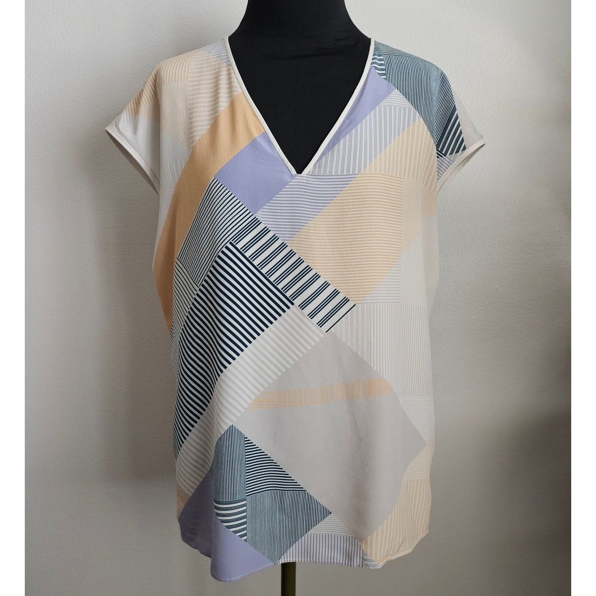 Lafayette 148 EUC Lafayette 148 Striped Sleeveless Silk Blouse Top XL Size XL / US 12-14 / IT 48-50 - 3 Thumbnail