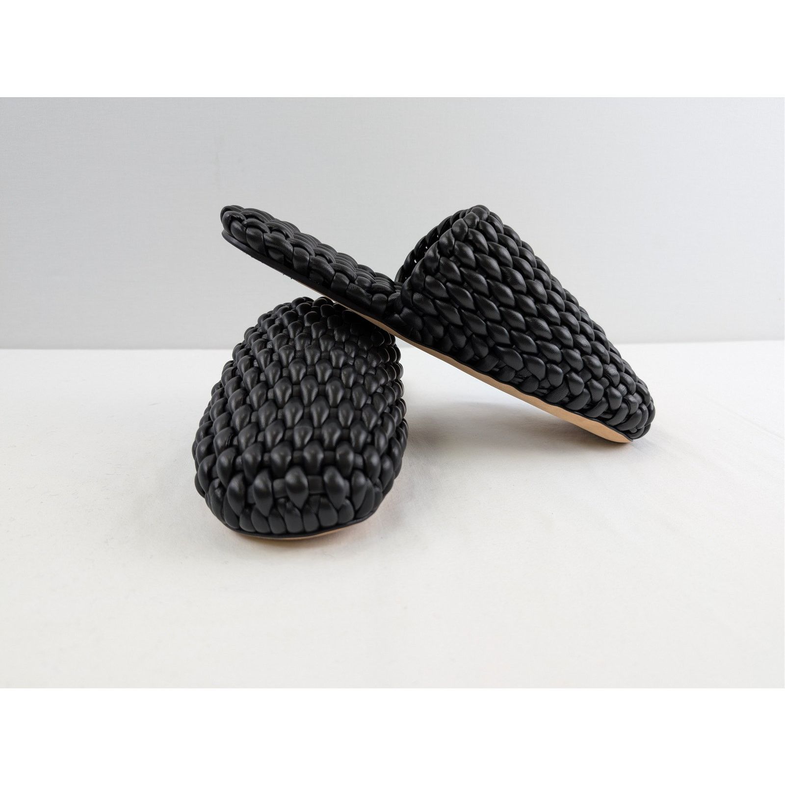 Bottega Veneta o1rshd1 Rubber Cloud Weave Squid Slipper in Black 41 Size US 8 / EU 41 - 12 Thumbnail