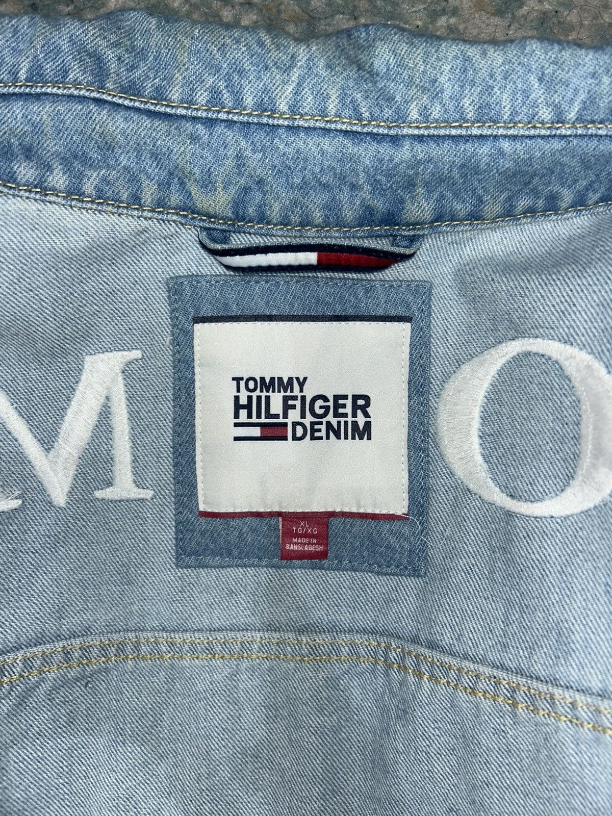 Tommy Hilfiger × Vintage Vintage Tommy Hilfiger Denim Jacket Size US XL / EU 56 / 4 - 3 Thumbnail