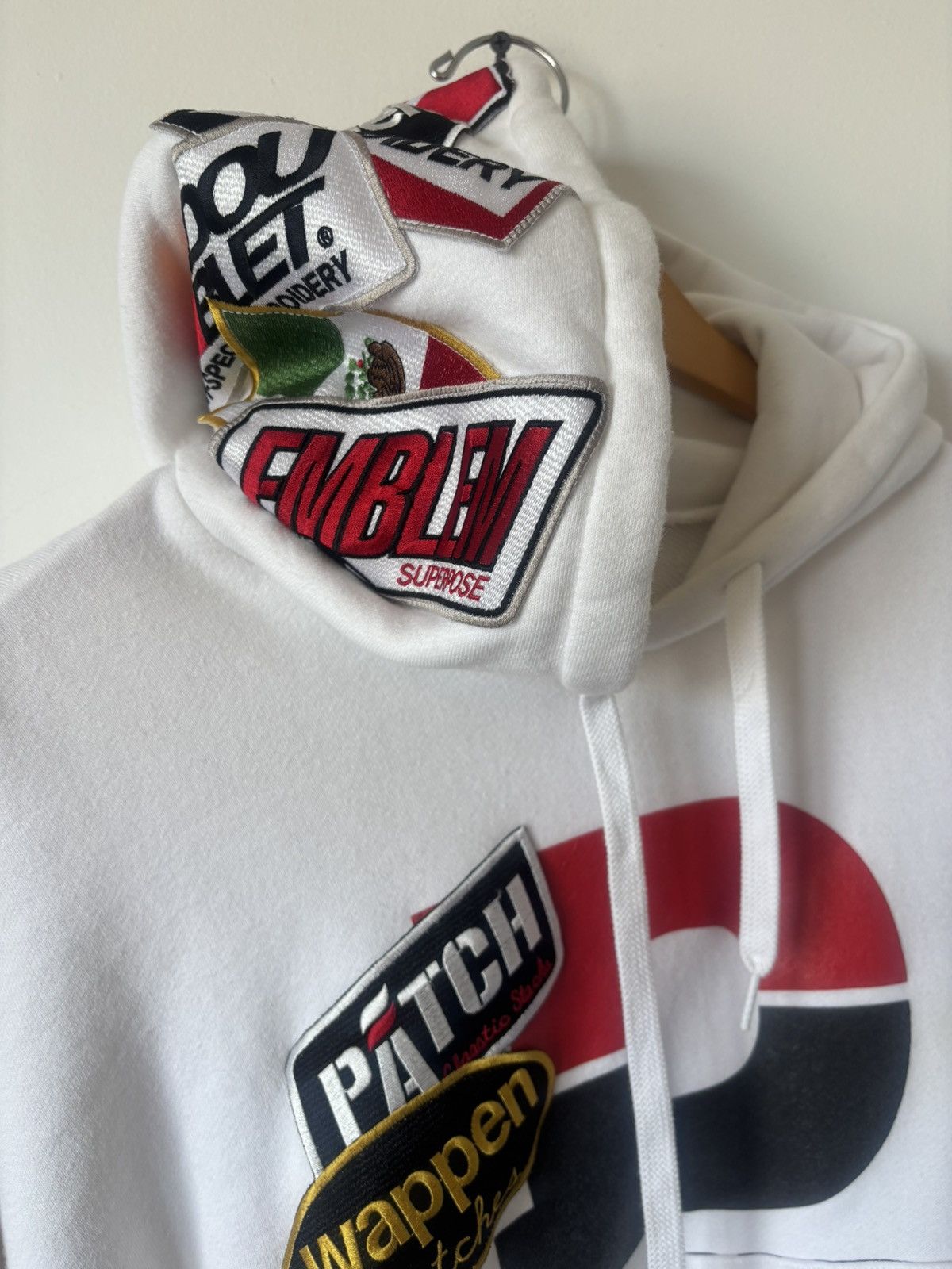 Doublet doublet Chaos Patches Hoodie White Size Small FW18 Size US S / EU 44-46 / 1 - 6 Thumbnail