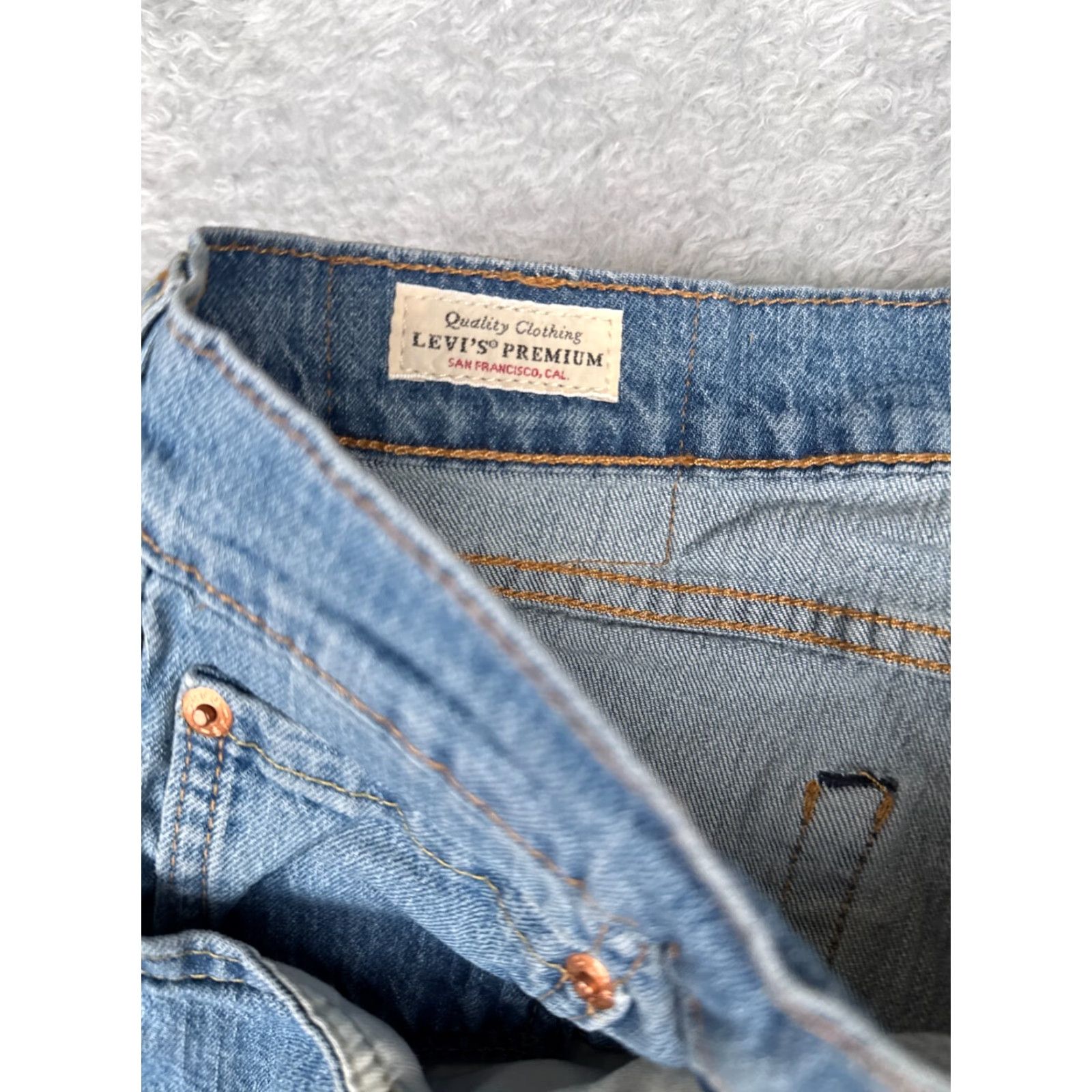 Levi's Levi's 505 Jeans Blue Denim Straight Jeans Women's Regular 32 30 Waist 31 Inseam Cotton Medium Wash Cotton Blend Costume? Size 24" / US 00 / IT 34 - 6 Thumbnail