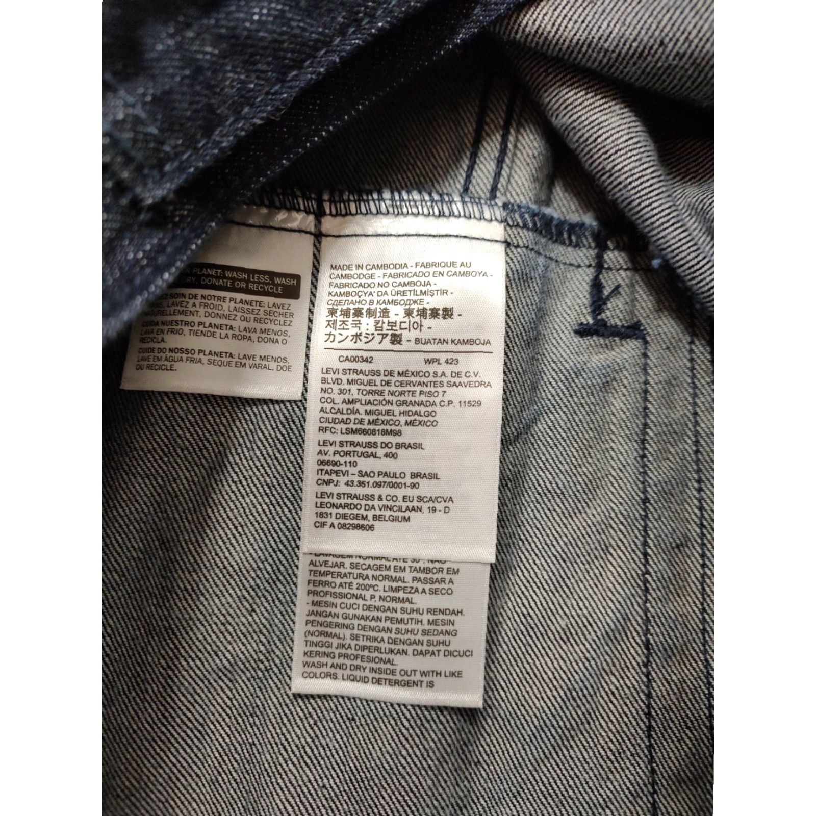 Levi's NWT Levi's Trucker Jacket Denim Jeans Dark Wash Button Chest 44 L Blue Mens Regular Size L jacket 90s Classic USA Vintage? Wait. Size US 33 - 6 Thumbnail