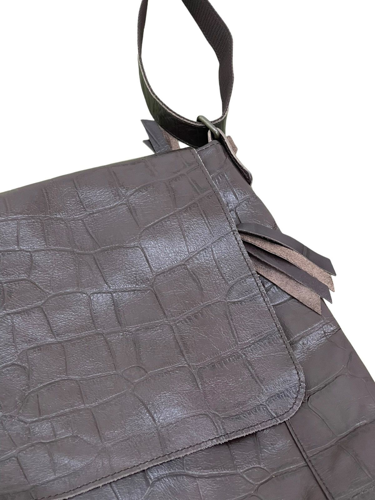Genuine Leather Crocodile Embossed Full Leather Tumugu Cross Body Bag 3🟩 Size ONE SIZE - 9 Thumbnail