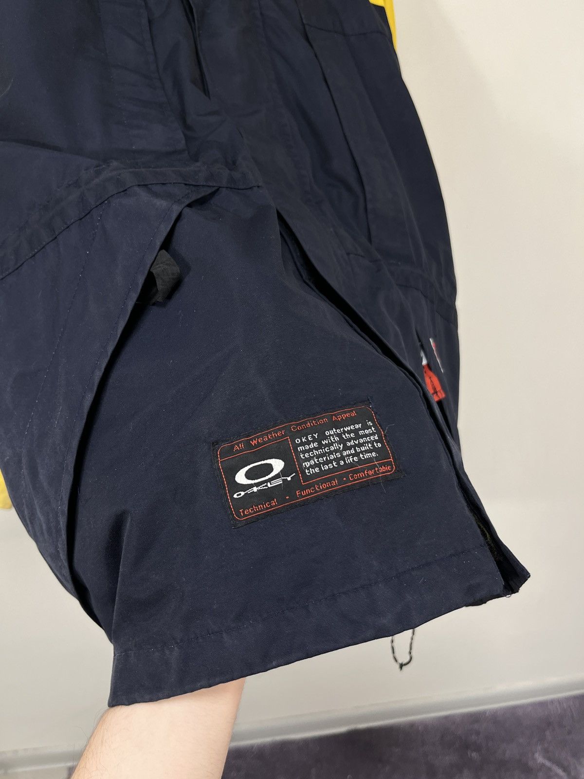 Oakley Vintage Oakley 90s Tech Hooded Outdoor Windbreaker Jacket Size US M / EU 48-50 / 2 - 7 Thumbnail