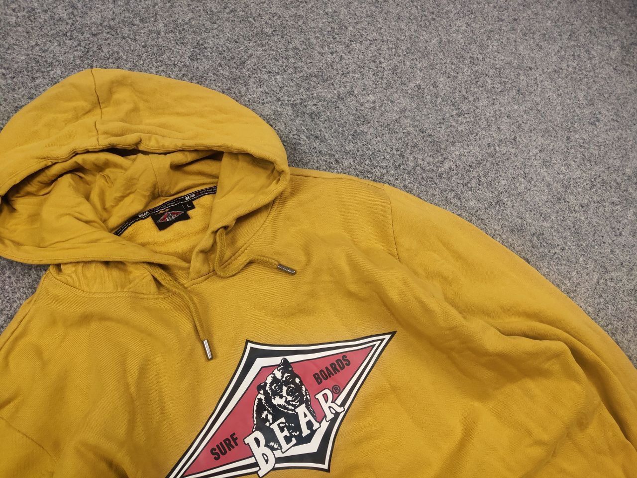 Alien Workshop Bear Surfboards Big Logo Yellow Hoodie USA Vintage Style Size US L / EU 52-54 / 3 - 5 Thumbnail