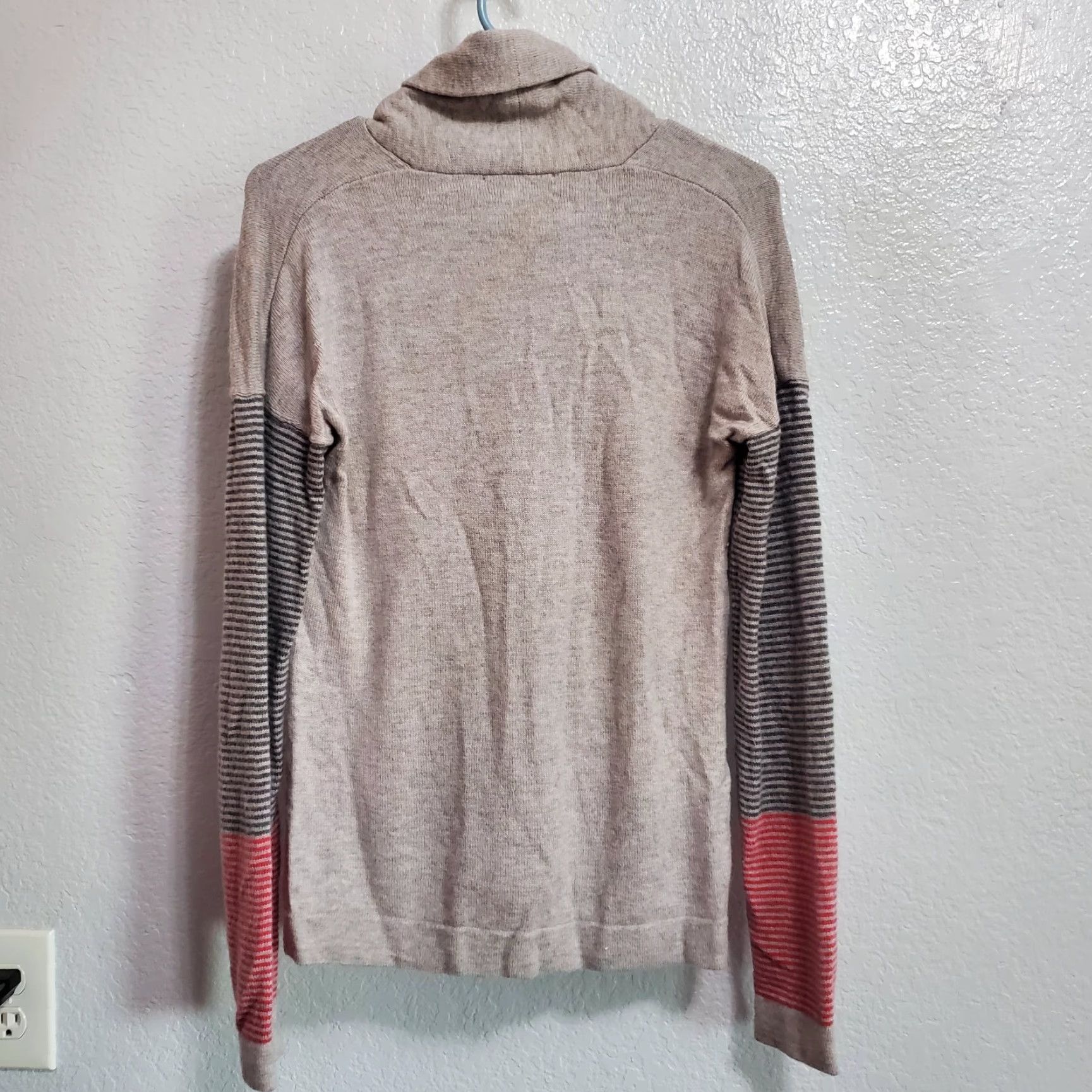 Patagonia VINTAGE Patagonia Cardigan Womens M Gray Lambswool Blend Button Sweater Grandpa Preppy Size M / US 6-8 / IT 42-44 - 2 Thumbnail