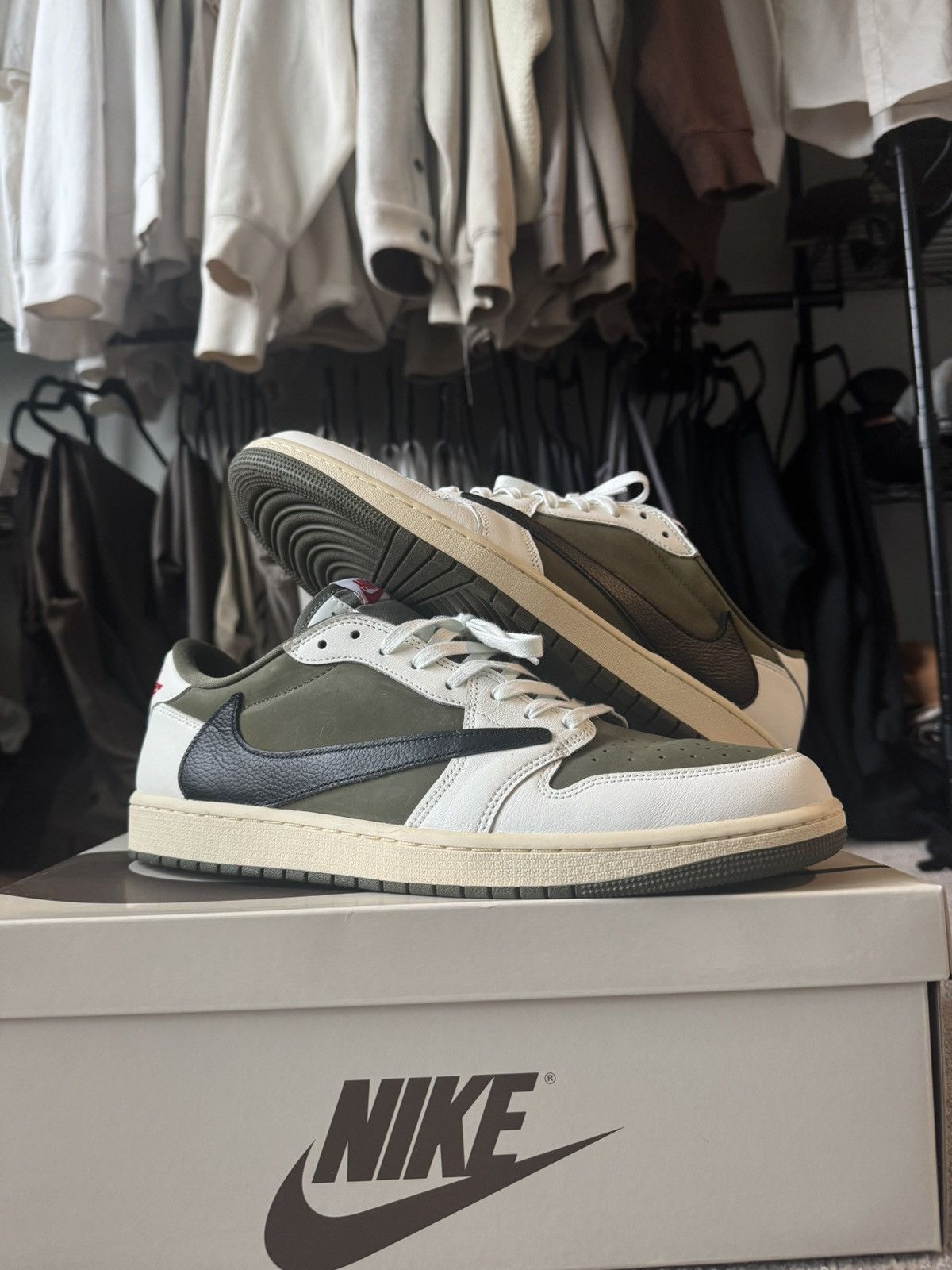 Jordan Brand × Travis Scott Travis Scott Jordan 1 Low Medium Olive Size US 14 / EU 47 - 2 Thumbnail