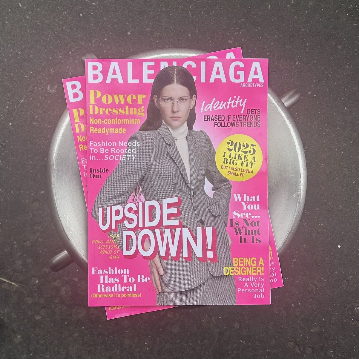 Balenciaga Balenciaga Magazine Size ONE SIZE - 1 Preview