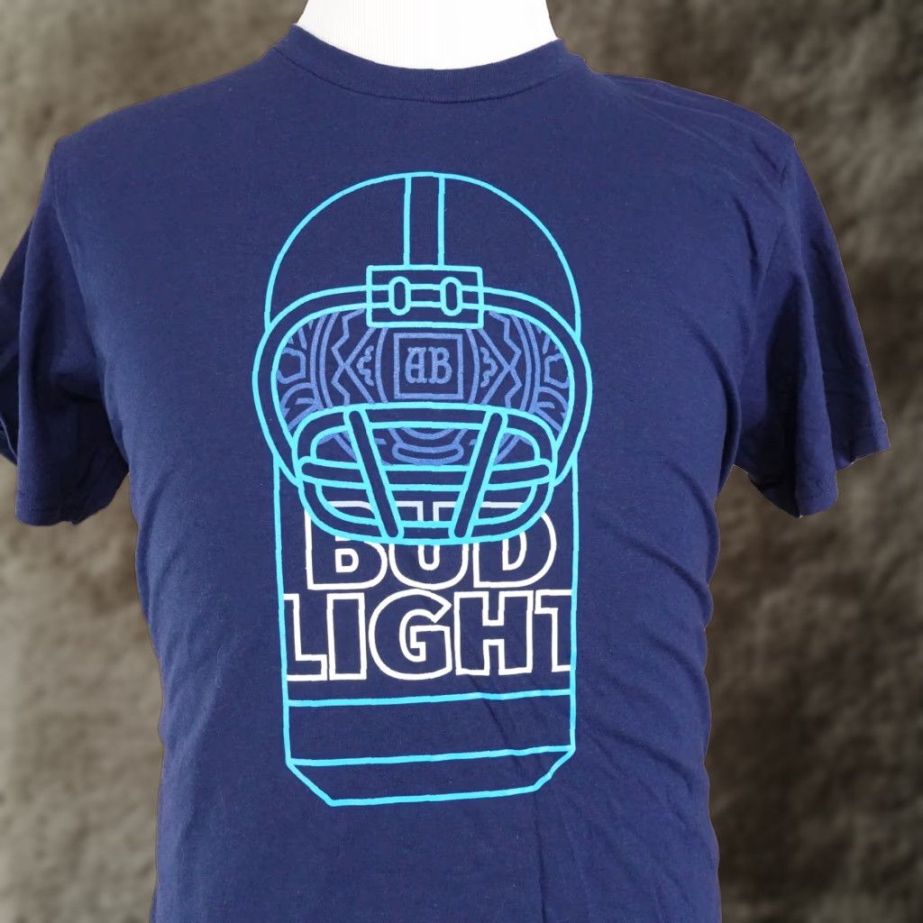Hanes Bud Light Beer Promo Football Helmet Blue Short Sleeve T-Shirt SZ L Hanes Unisex Adult Cotton Crew Neck 21.5" Pit to Pit 29" Vintage? No (not vintage) Size US L / EU 52-54 / 3 - 1 Thumbnail
