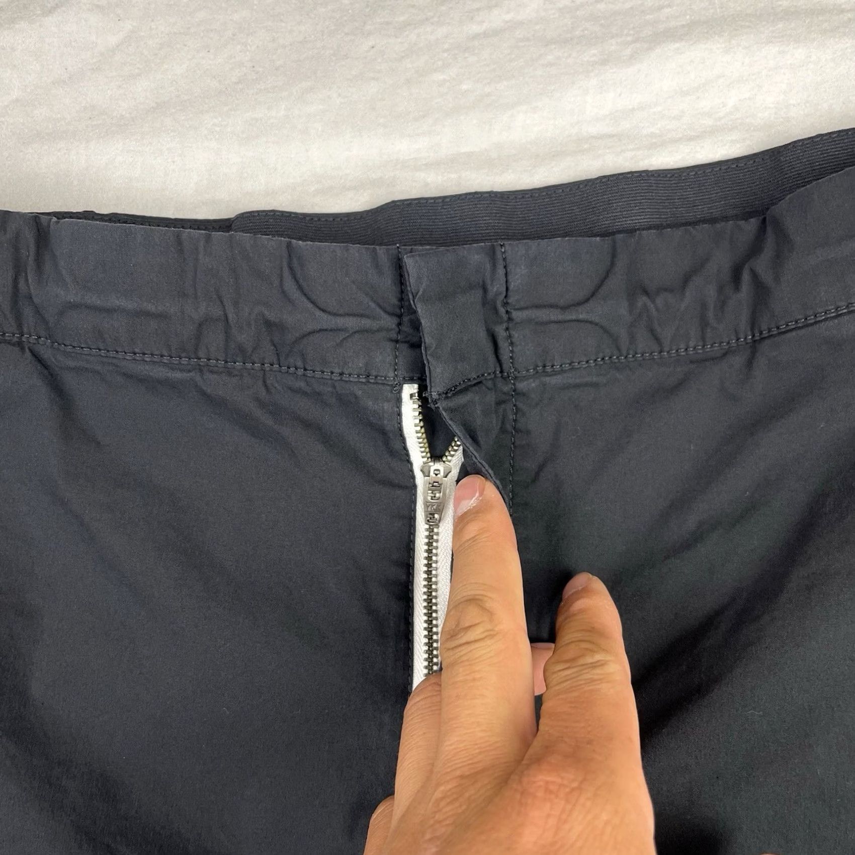 Nike Nike Pants Mens Large 38 Sportswear Black Essentials Woven Utility Cargo Pants Size US 38 / EU 54 - 7 Thumbnail