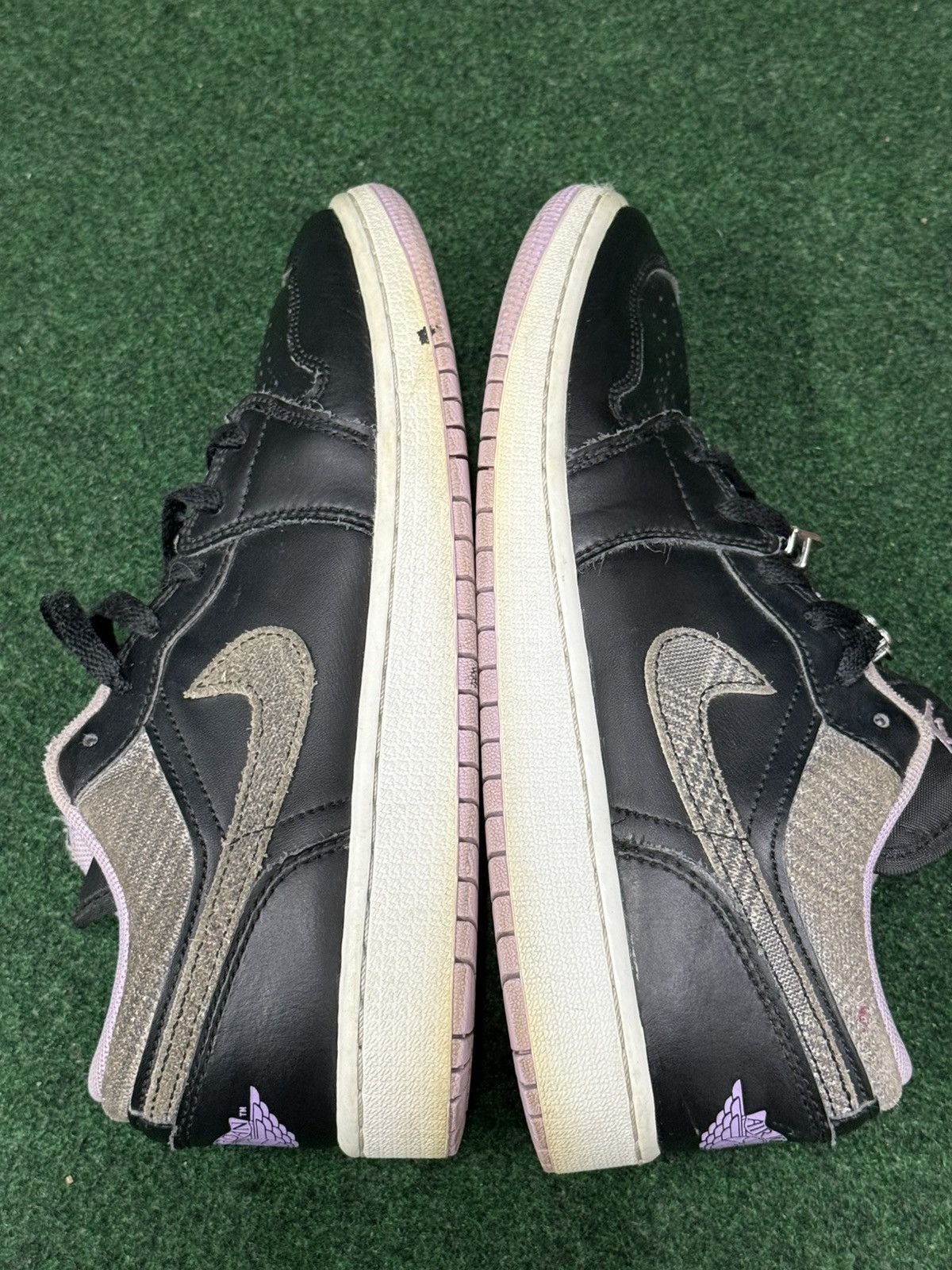 Jordan Brand Air Jordan 1 Low Houndstooth GS DH0570-015 Size US 5.5 / EU 38 - 4 Thumbnail