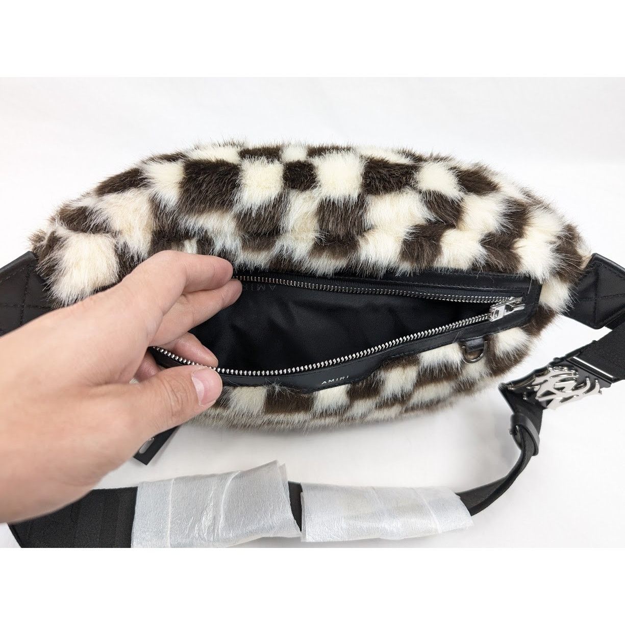 Amiri o1rshd1 DUP / Size: OS/Faux Fur Checkered Bumbag Black/White Size ONE SIZE - 17 Thumbnail