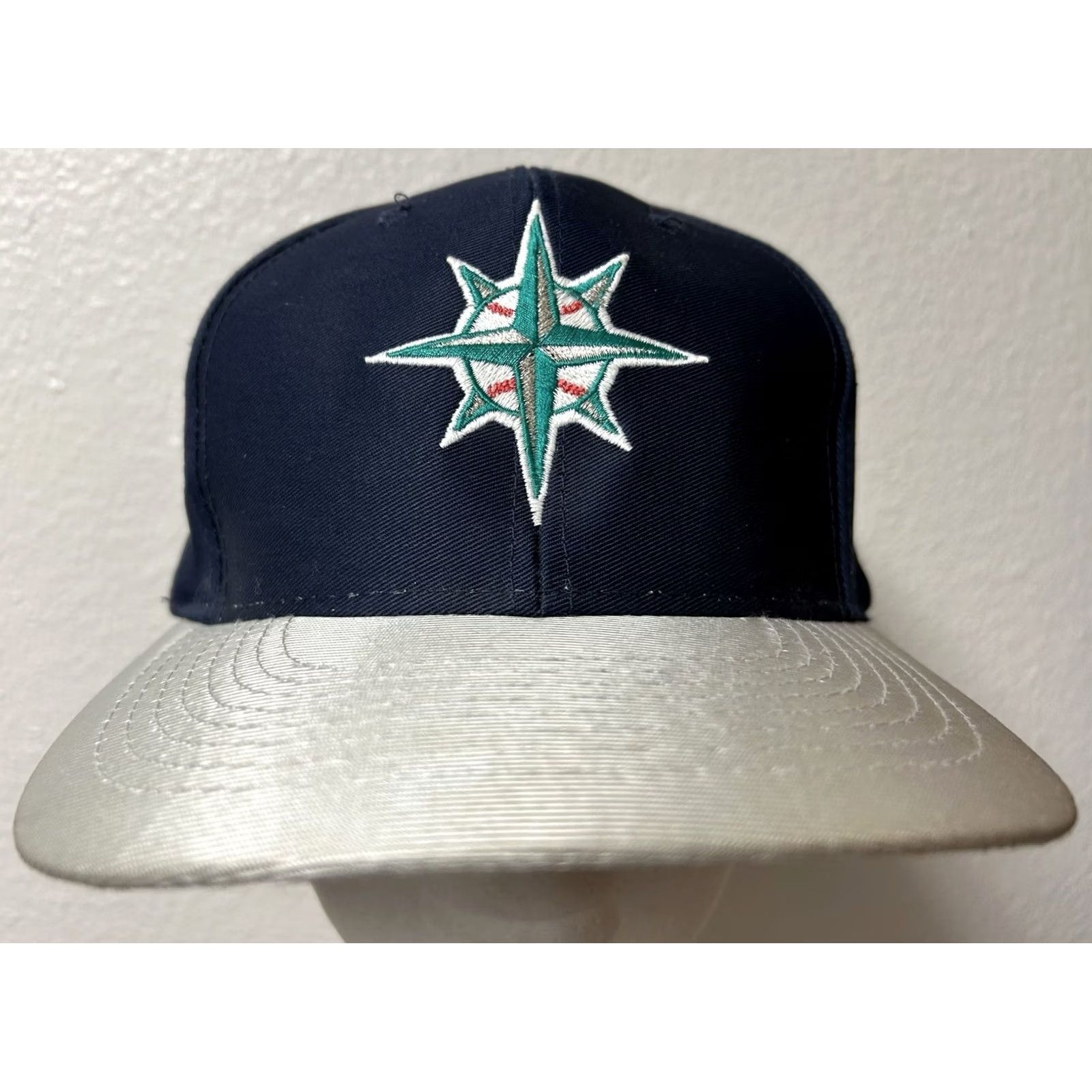 Logo 7 VINTAGE Logo 7 Seattle Mariners MLB Silver Brim Throwback Logo Snapback Hat Cap Size ONE SIZE - 2 Thumbnail