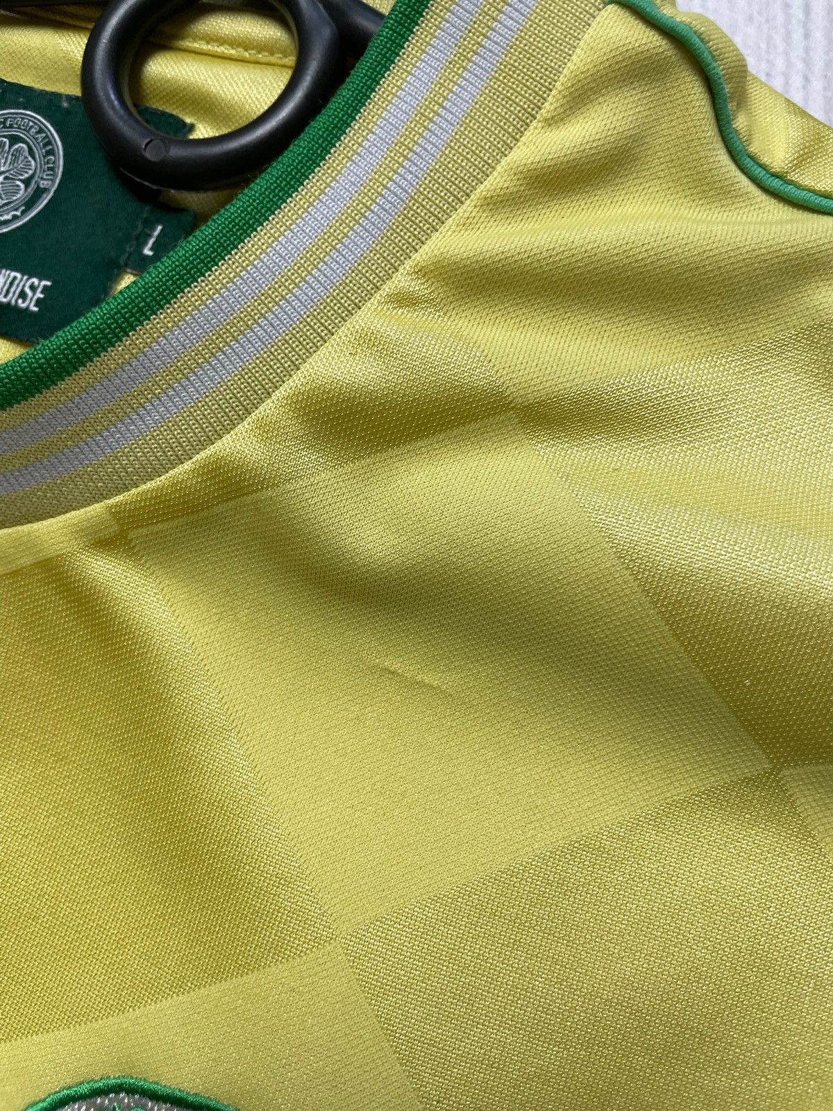 Vintage Vintage retro soccer tee Celtic size L yellow rare Size US L / EU 52-54 / 3 - 7 Thumbnail