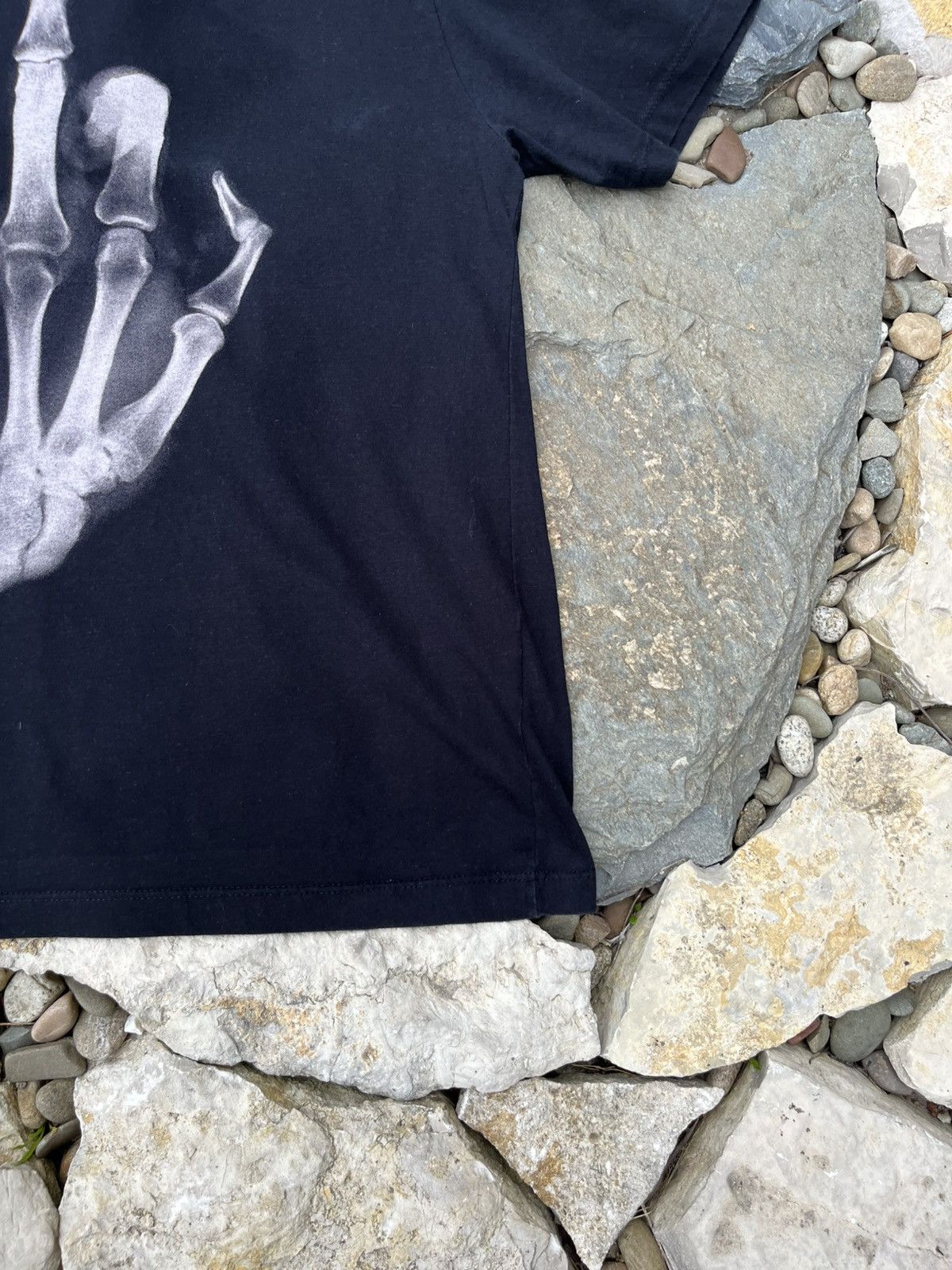 Japanese Brand × Vintage Vintage skeleton y2k fuck you roentgen middle finger tee Size US L / EU 52-54 / 3 - 6 Thumbnail