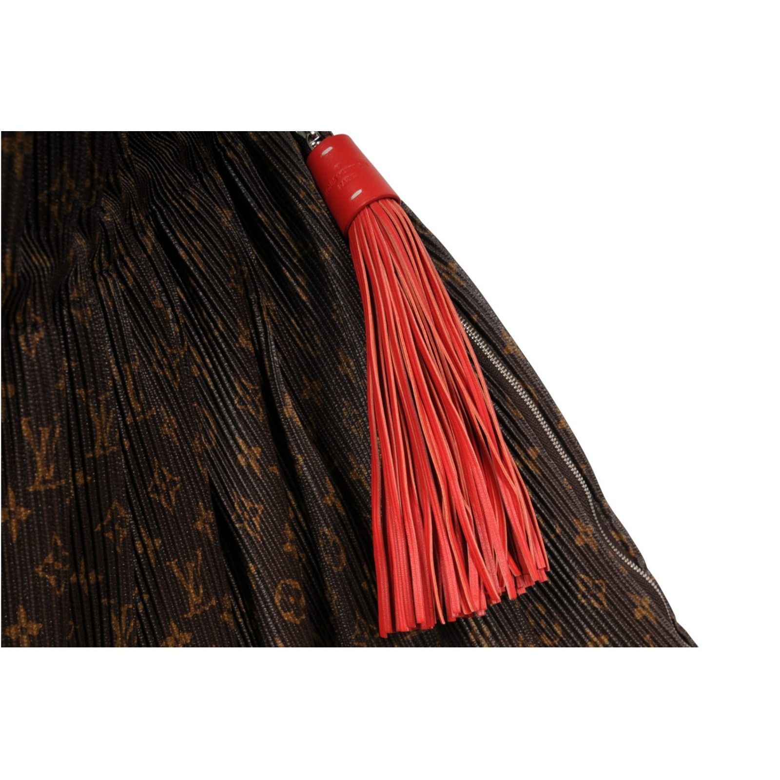 Louis Vuitton Lv Logo Monogram Pleated Explorer Bag MM Brown Size ONE SIZE - 7 Thumbnail