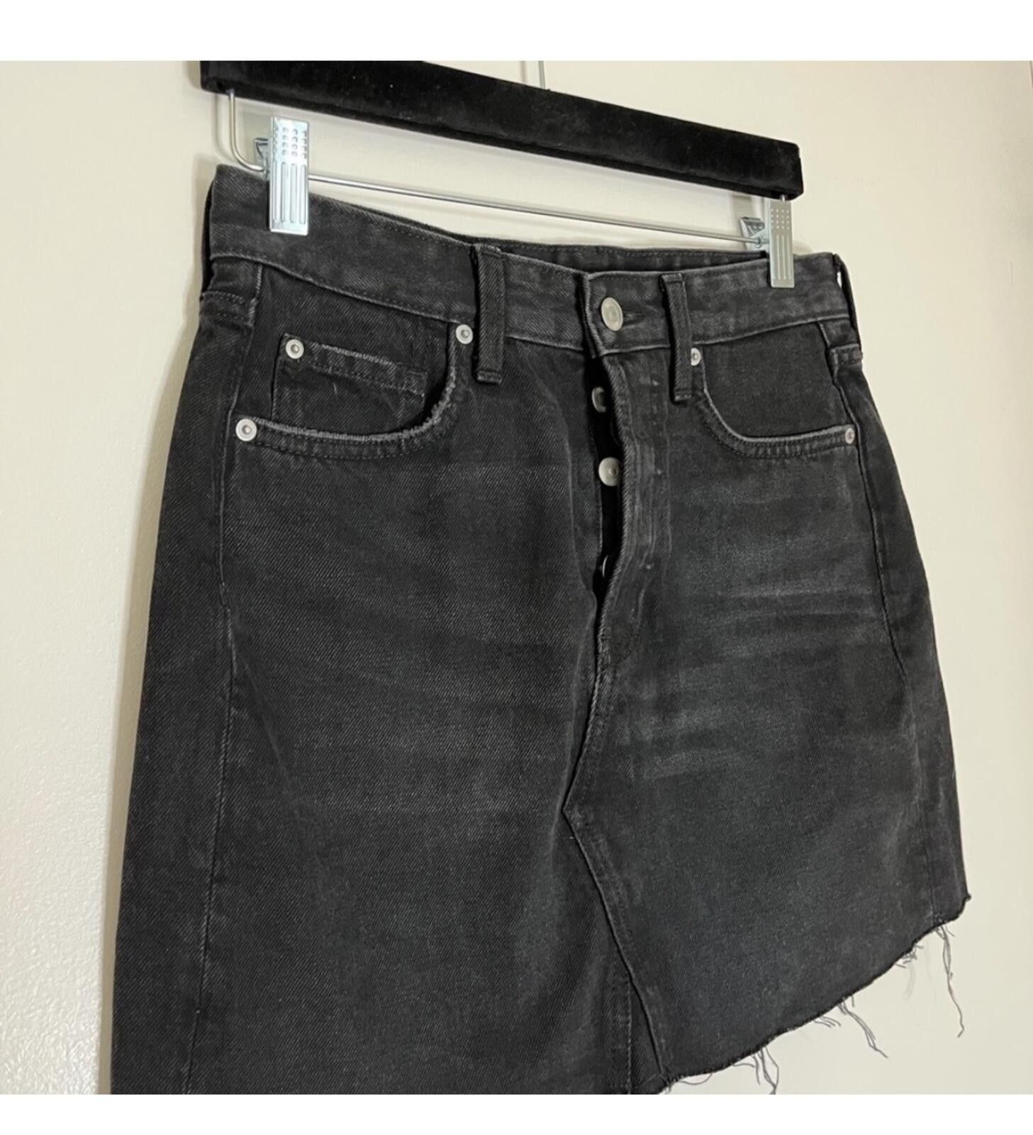 H&M (H&M) button fly denim skirt Size 27" / US 4 / IT 40 - 1 Thumbnail