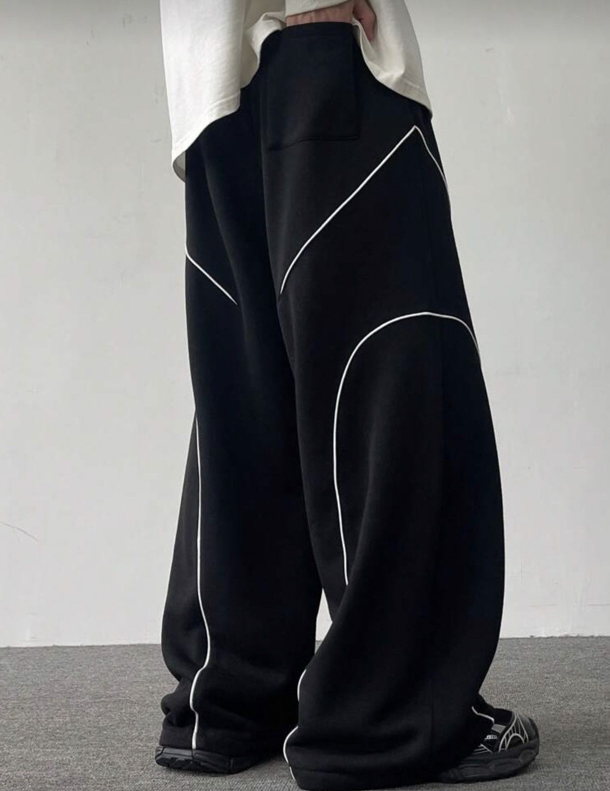 Japanese Brand ULTRA Baggy Curved Piping Sweatpants - Cyberpunk Streetwear Size US 30 / EU 46 - 1 Thumbnail