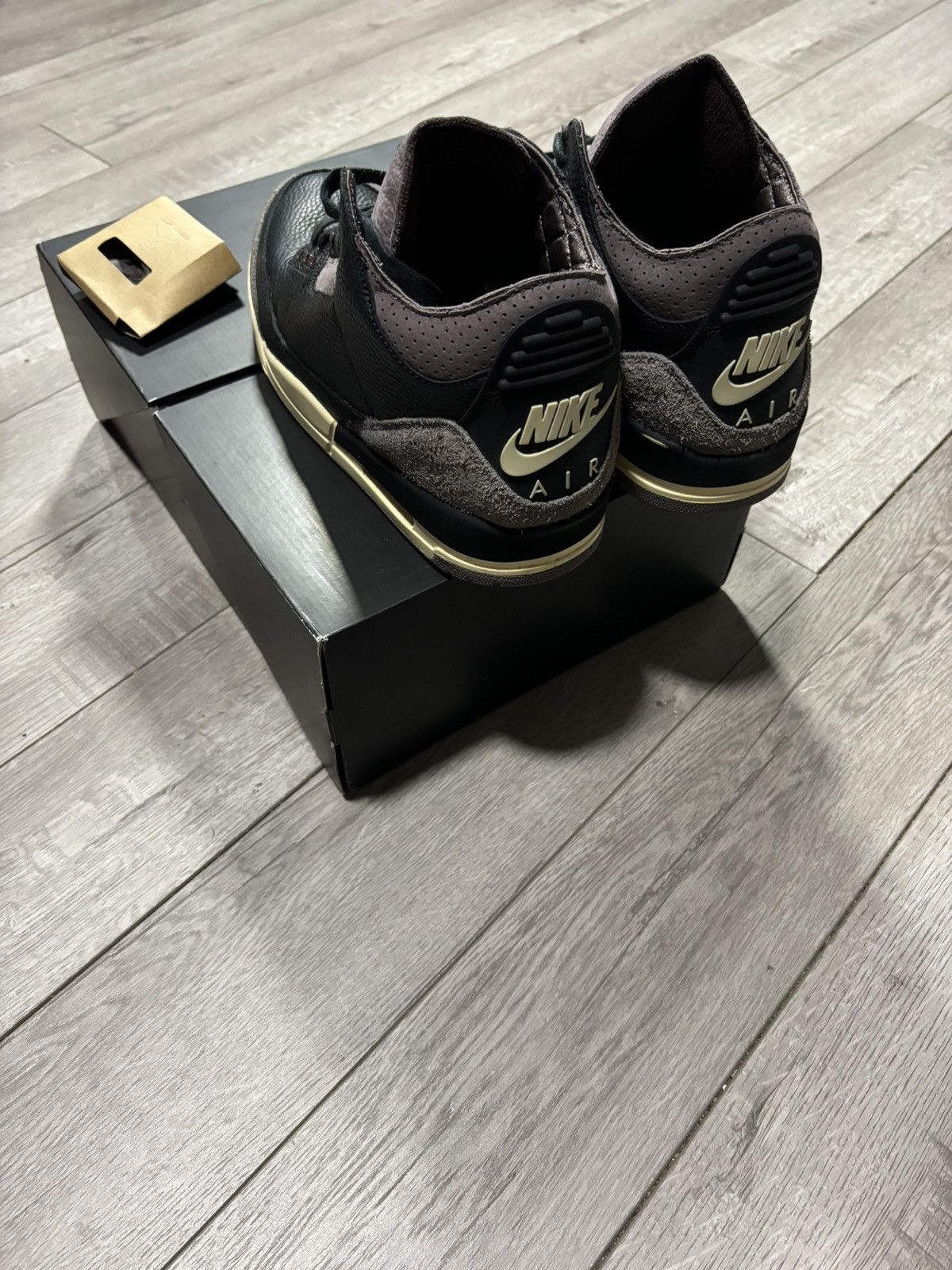 A Ma Maniere × Jordan Brand Jordan A ma Maniere 3s Size US 10 / EU 43 - 3 Thumbnail