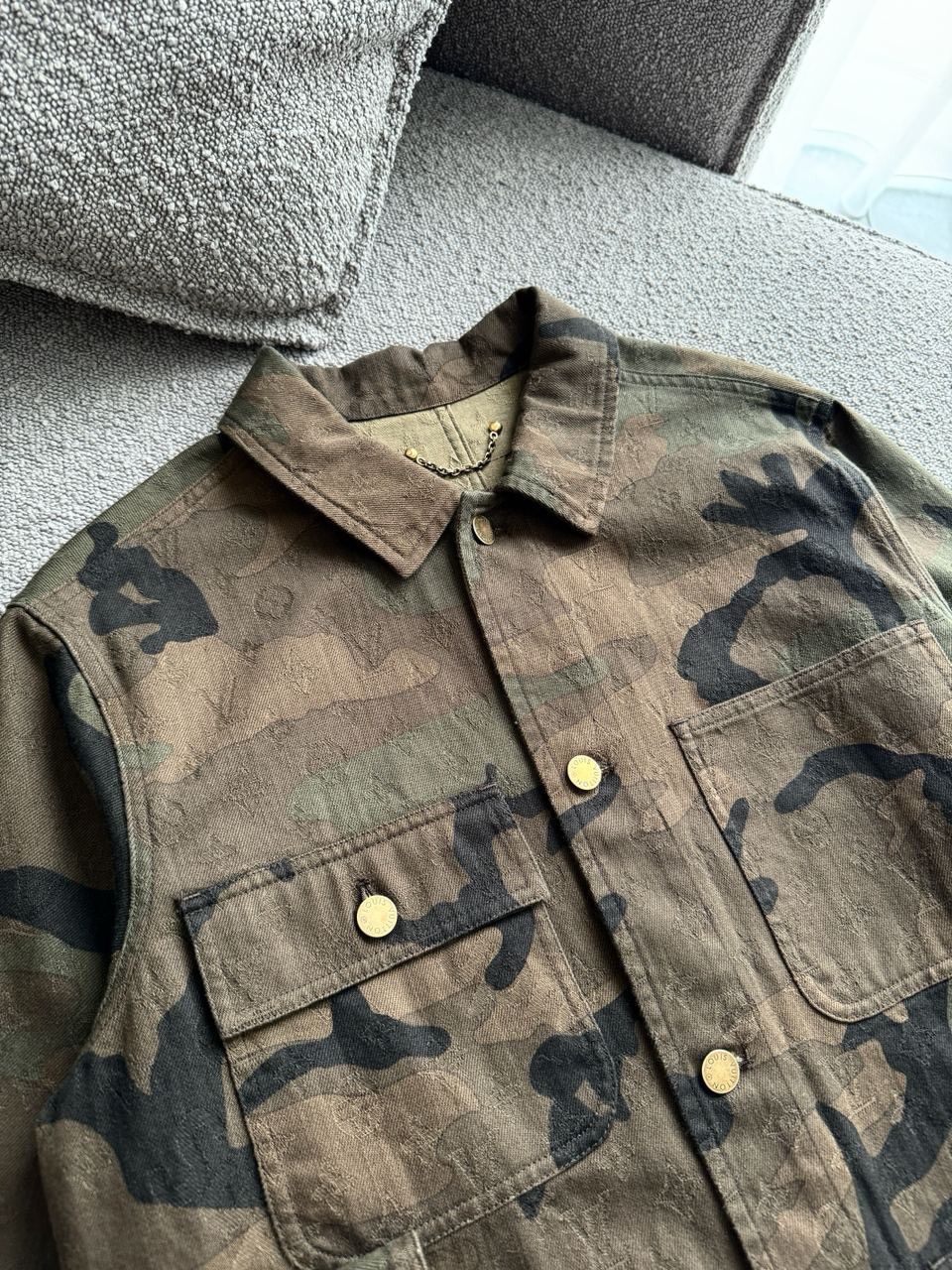 Louis Vuitton × Supreme LOUIS VUITTON x SUPREME CAMO MONOGRAM DENIM TRUCKER JACKET Size US S / EU 44-46 / 1 - 4 Thumbnail