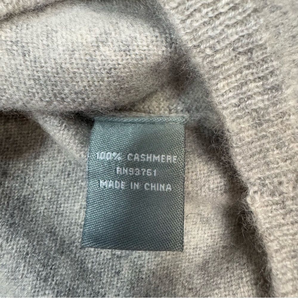 Other Cashmere Box 100% Cashmere Light Grey V-Neck Sweater Size L Size L / US 10 / IT 46 - 7 Thumbnail