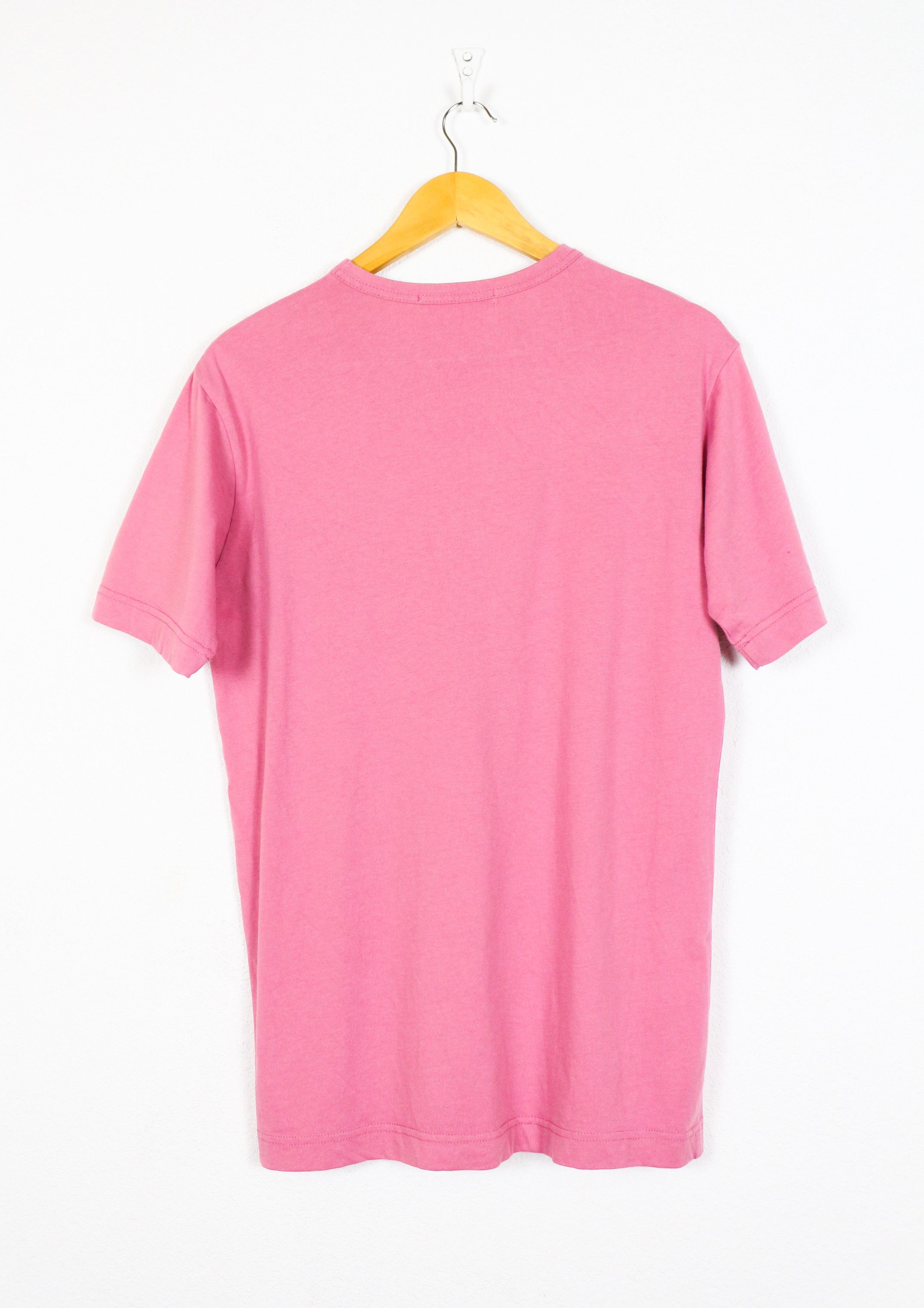 Comme des Garcons SHIRT Comme Des Garcons SHIRT Logo Front Pink Tee T-shirt Size US S / EU 44-46 / 1 - 4 Thumbnail