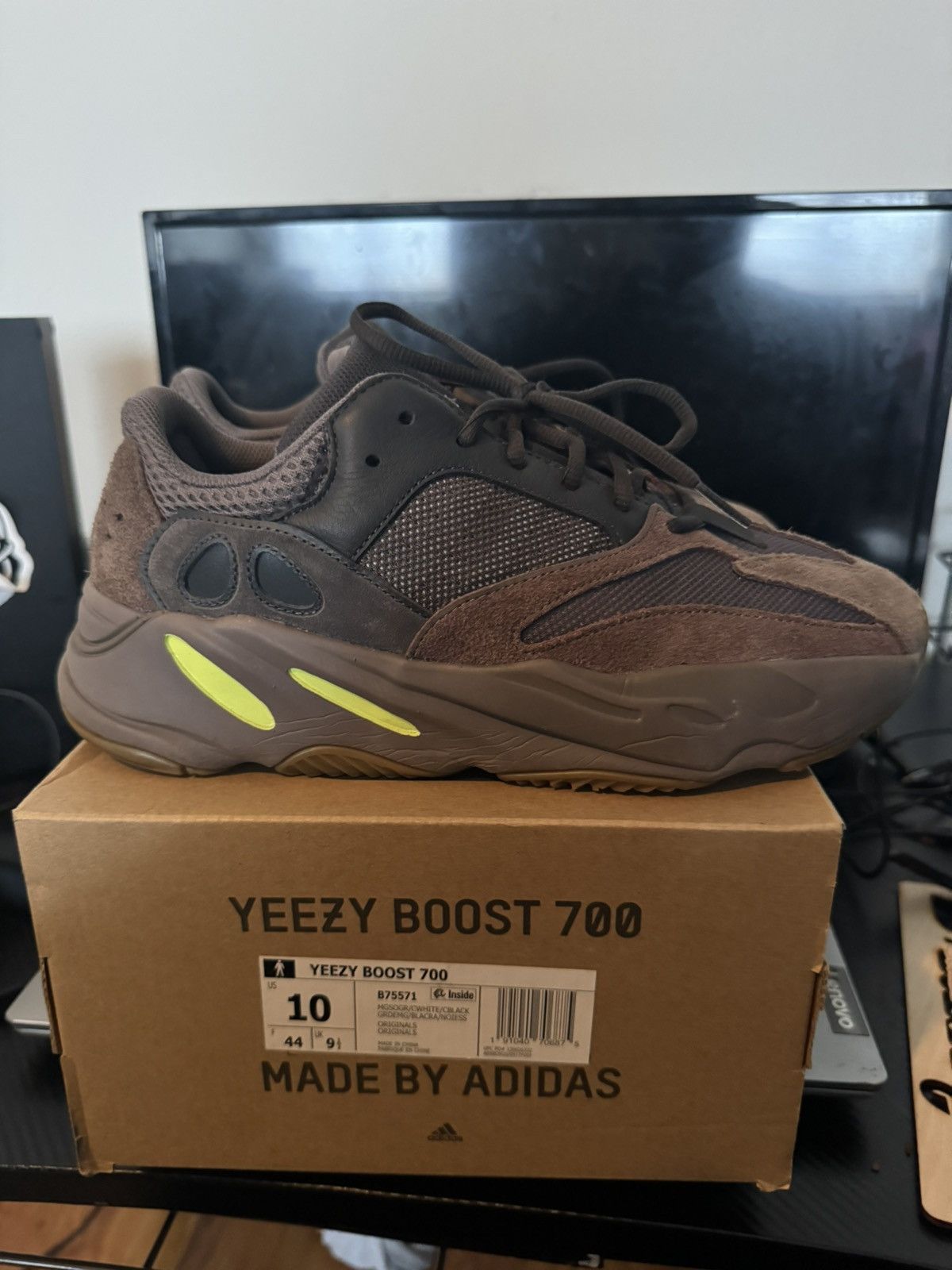 Adidas Yeezy Boost 700 Size US 10 / EU 43 - 2 Thumbnail