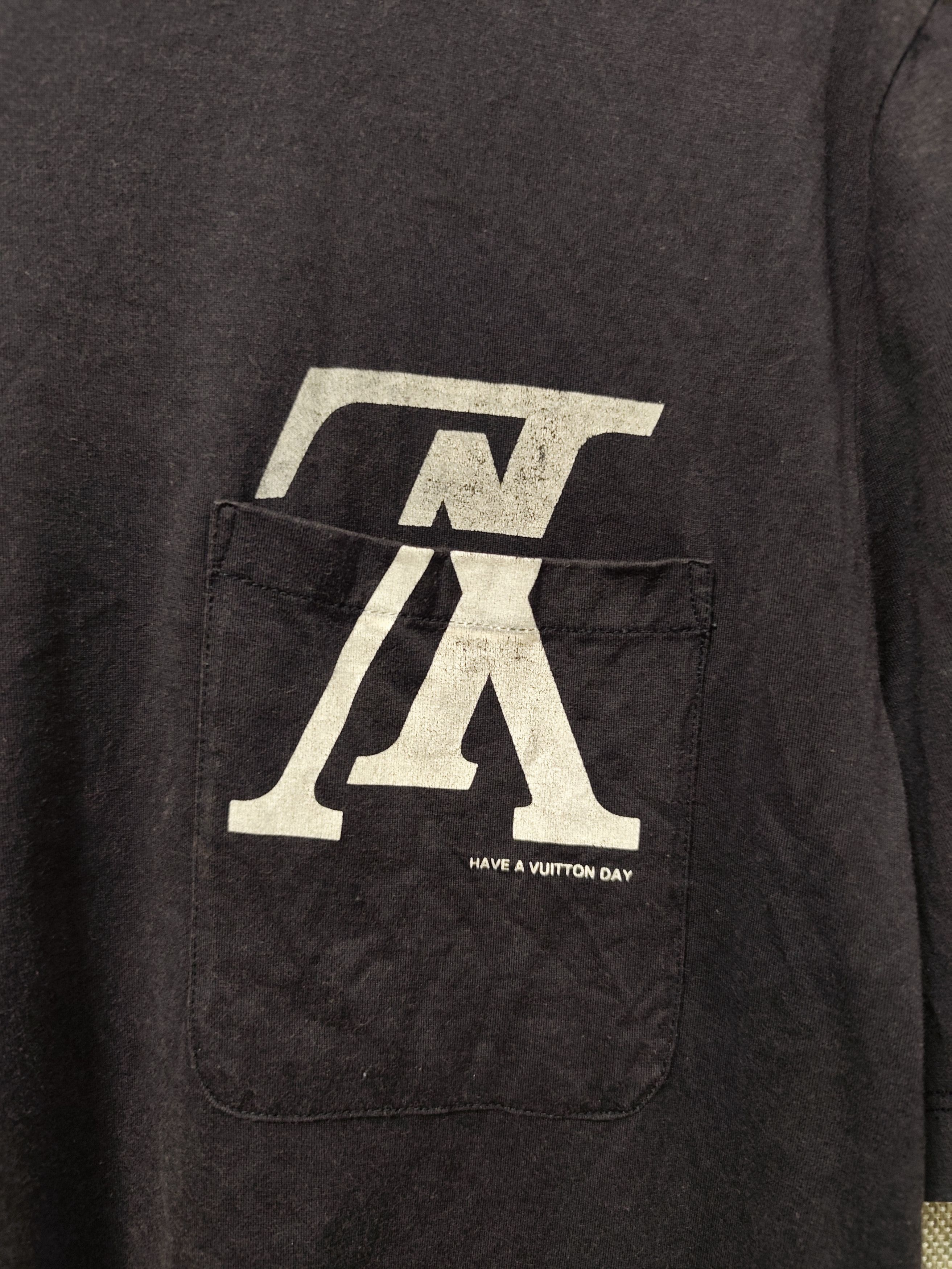 Louis Vuitton Louis Vuitton Upside Down Logo Pocket Tee Size US L / EU 52-54 / 3 - 4 Thumbnail