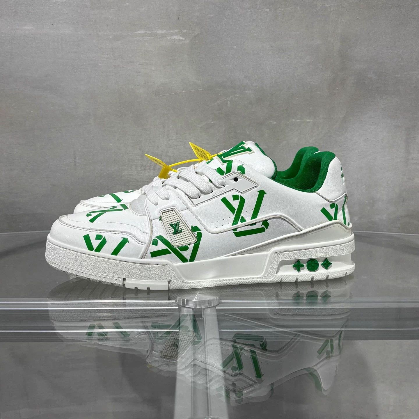 Louis Vuitton LV Trainer White Green Eco UK7 41 Size US 7 / EU 40 - 3 Thumbnail