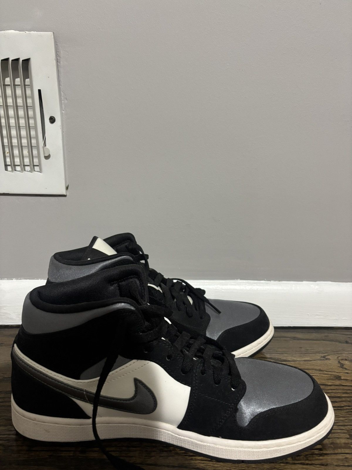 Jordan Brand Jordan 1 mid satin grey toe Size US 10.5 / EU 43-44 - 1 Thumbnail