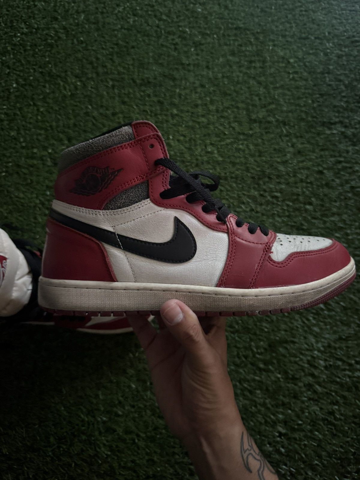 Nike Air Jordan 1 Chicago Lost and Found Size US 9.5 / EU 42-43 - 9 Thumbnail