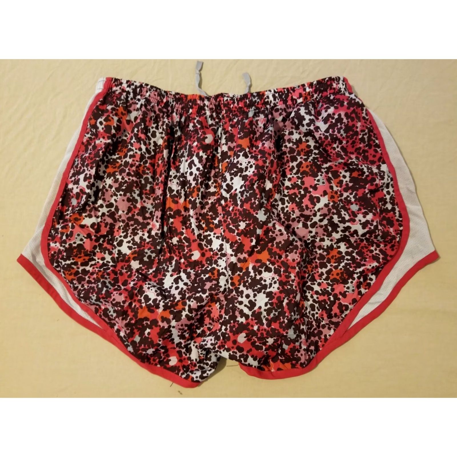 Nike Womens Nike Shorts M Medium Red Athletic Gym Workout Size 32" / US 10 / IT 46 - 2 Thumbnail